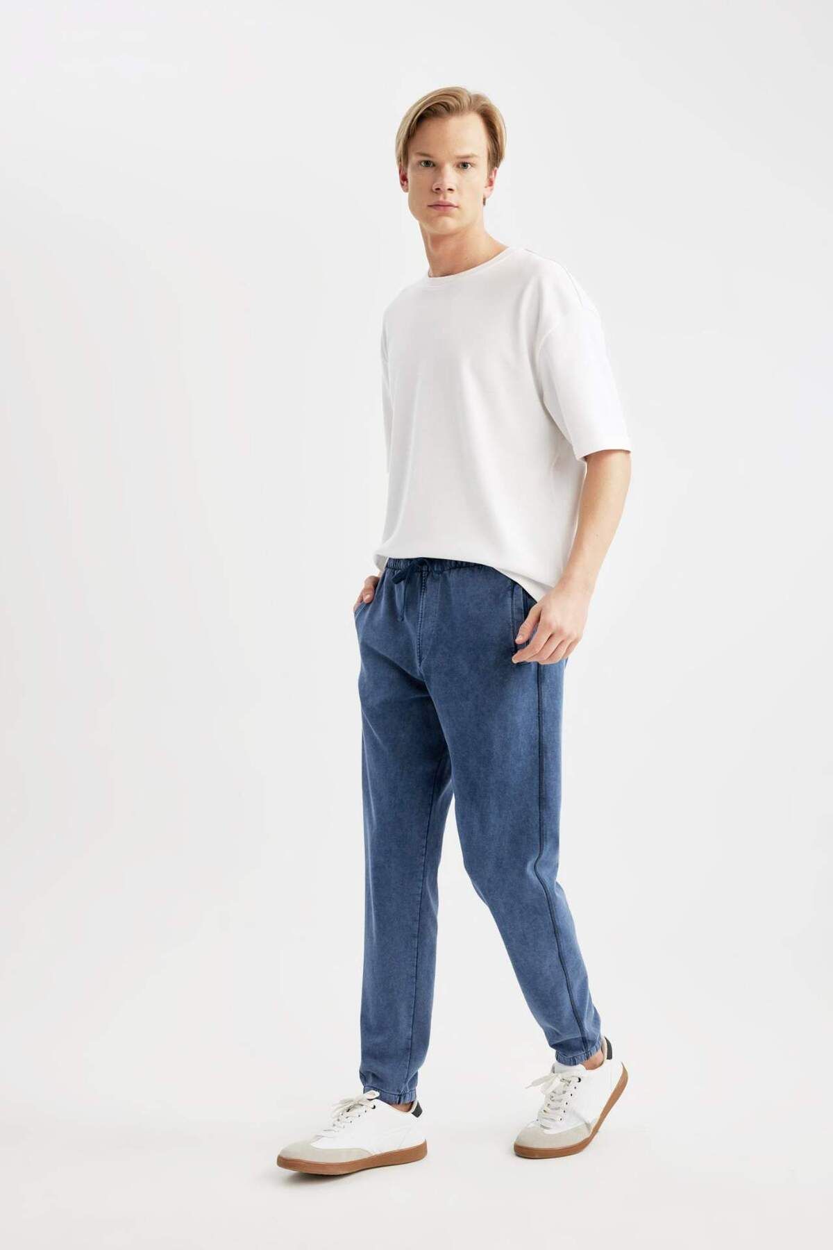 DeFacto-Regular Fit Sweatpants Fleto Pocket Washed Faded Effect Waist Lace up Elastic Leg A1992Ax24Sp 4