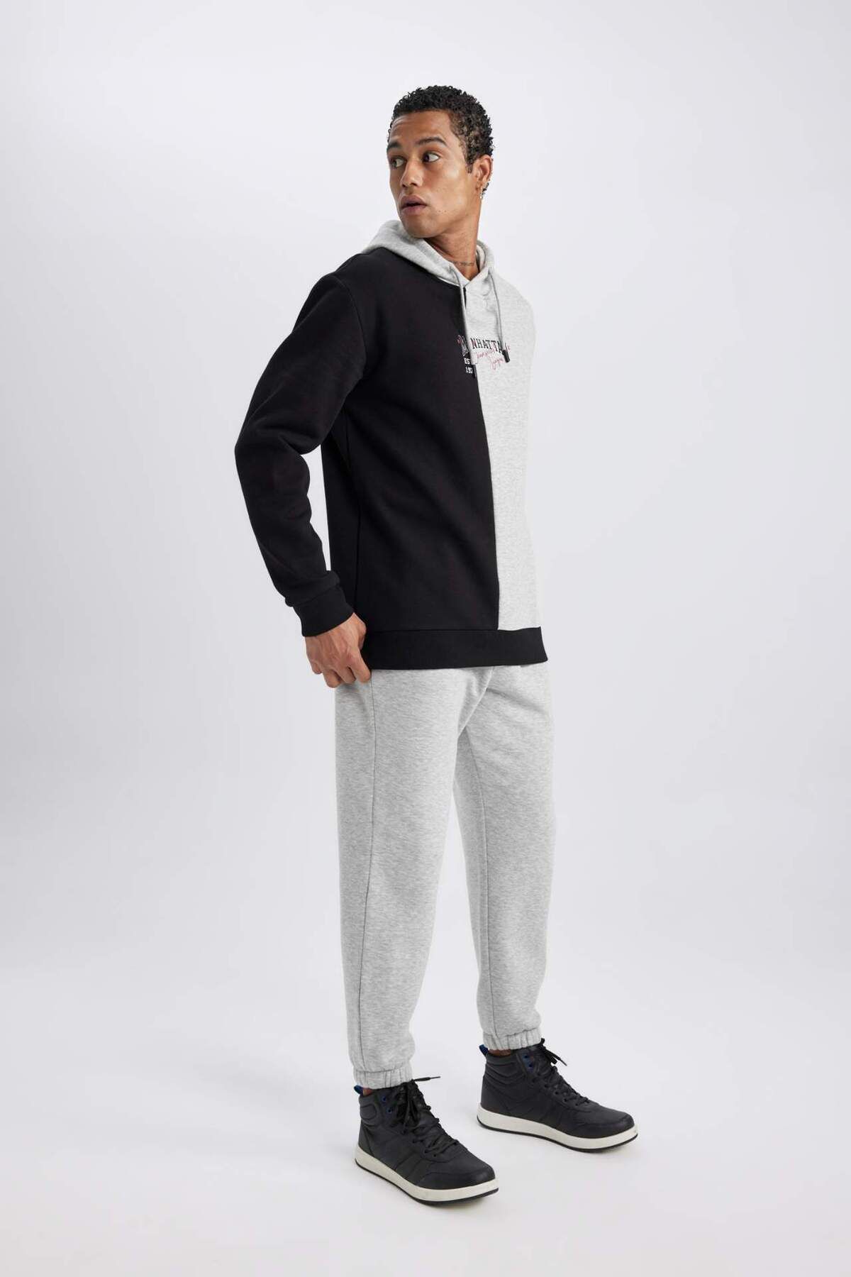 DeFacto-Tepláky DeFactoFit Jogger Standard Fit s dvojitými kapsami s potiskem na elastické nohavice B4488AX24SP 3