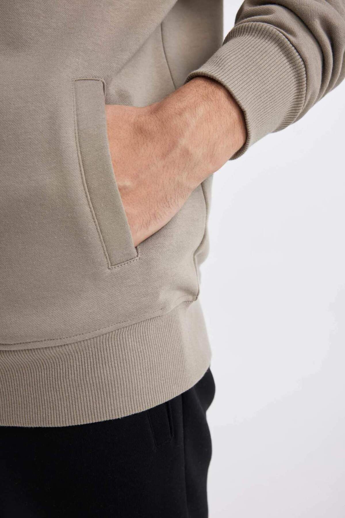 DeFacto-Comfort Regular Fit Comfortable Fit Stand Collar Pocket Basic Plain Zippered Sweatshirt A5276Ax24Sp 5
