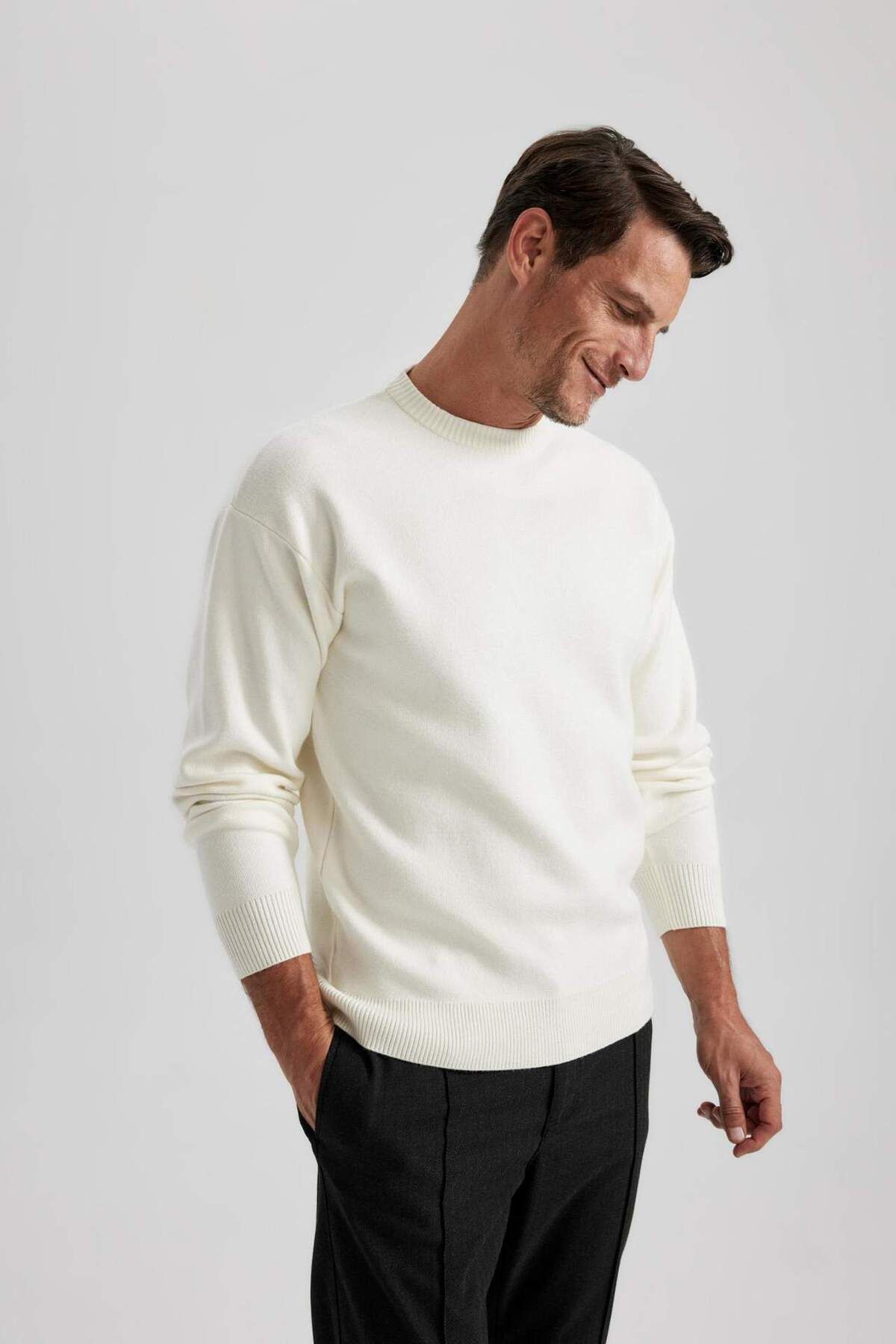 DeFacto-Μαύρο πουλόβερ με λαιμόκοψη Relax Fit Basic Plain Knitwear A8449AX23WN 8