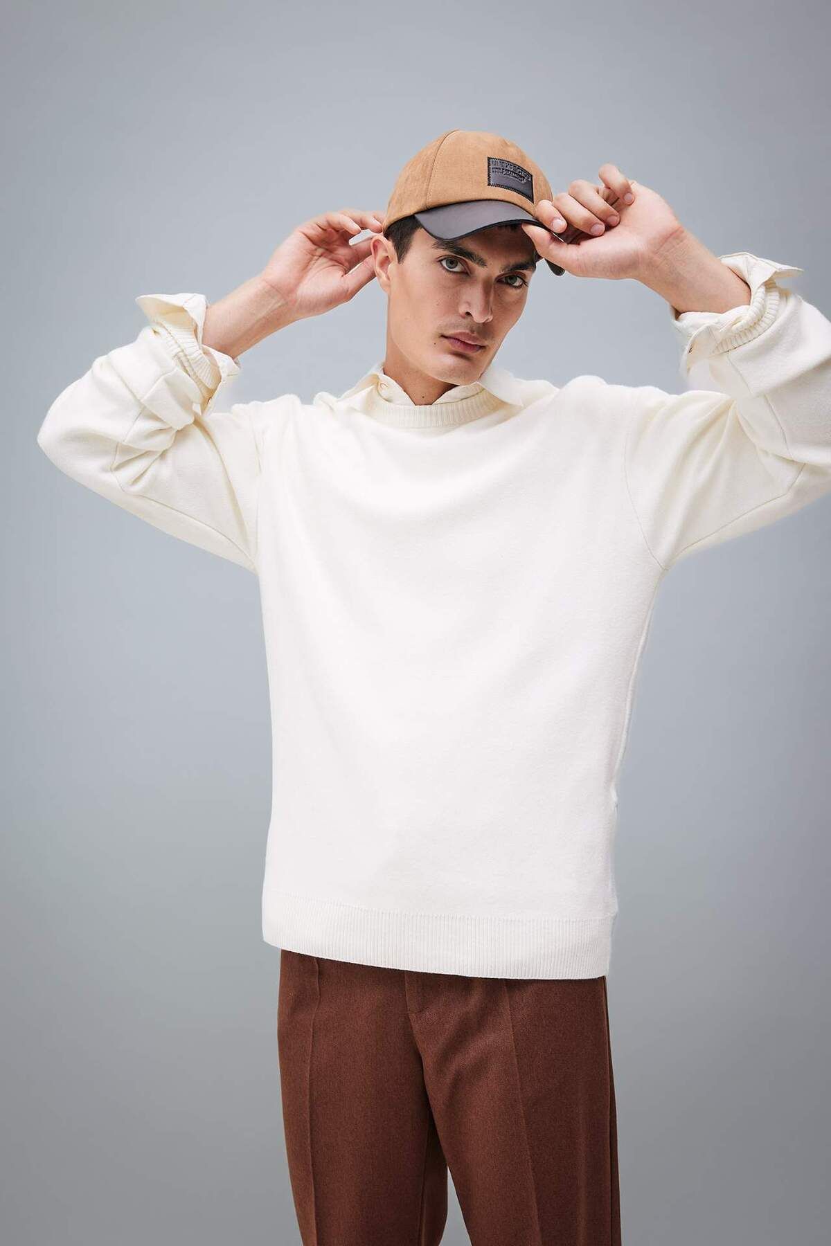 DeFacto-Μαύρο πουλόβερ με λαιμόκοψη Relax Fit Basic Plain Knitwear A8449AX23WN 4