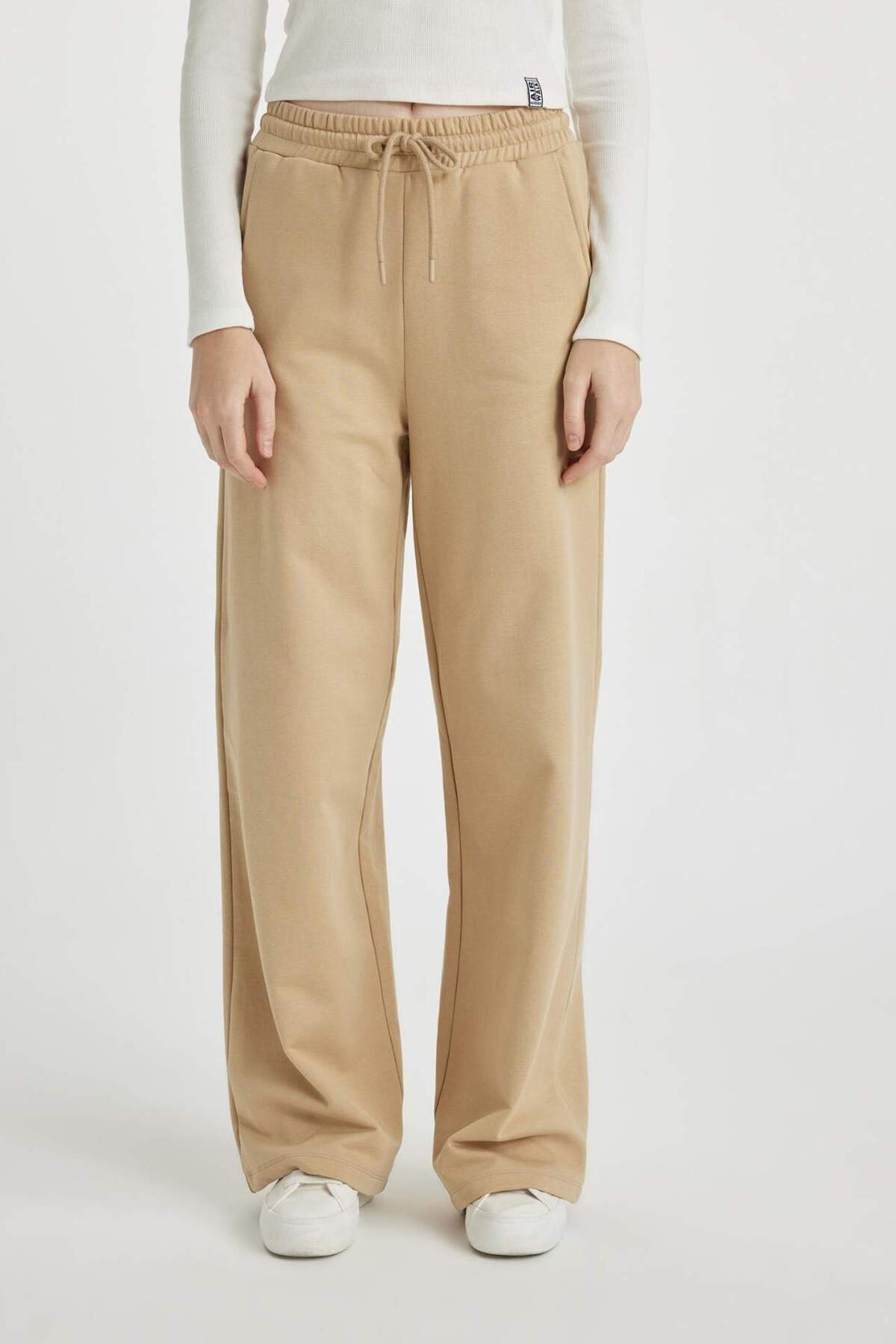 DeFacto-Coool Basic-Jogginghose mit weitem Bein, elastischem Bund, Schnürung und Taschen, weites Bein, einfarbig, B3345AX23WN 1