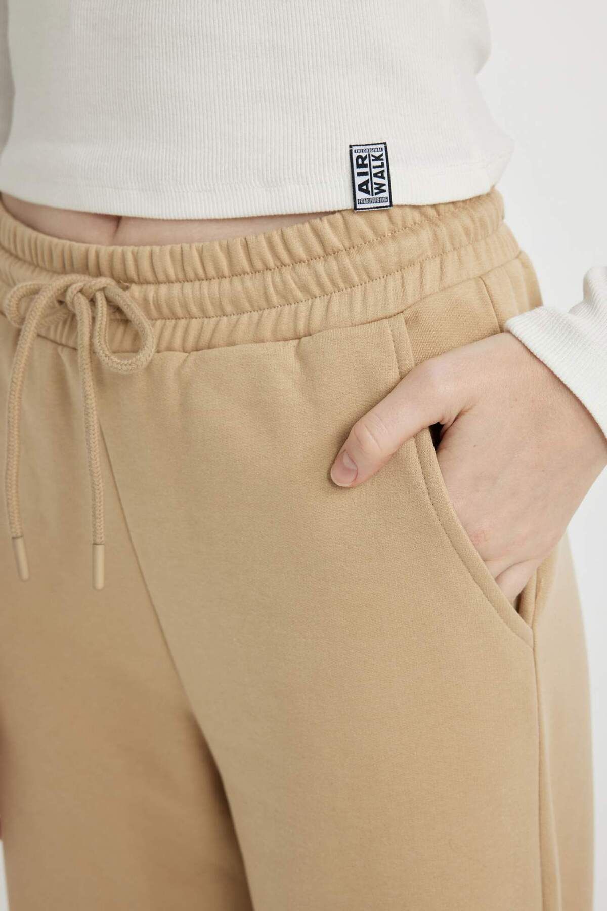 DeFacto-Coool Basic-Jogginghose mit weitem Bein, elastischem Bund, Schnürung und Taschen, weites Bein, einfarbig, B3345AX23WN 3