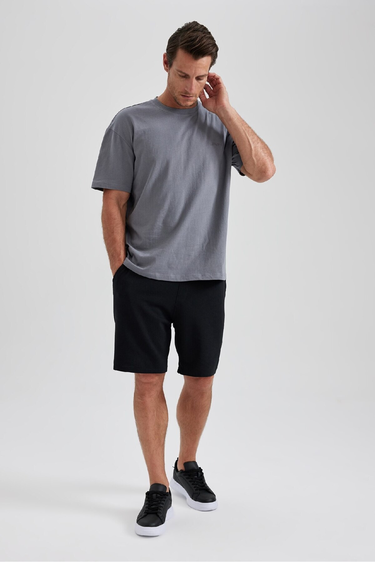 DeFacto-Regular Fit Shorts B0650Axns 2