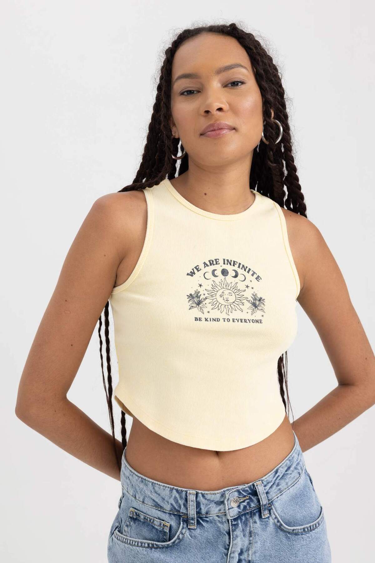DeFacto-Tailliertes, bedrucktes, geripptes Camisole-Unterhemd mit Rundhalsausschnitt, waschbares Unterhemd mit verblasstem Effekt B1297AX23HS 4