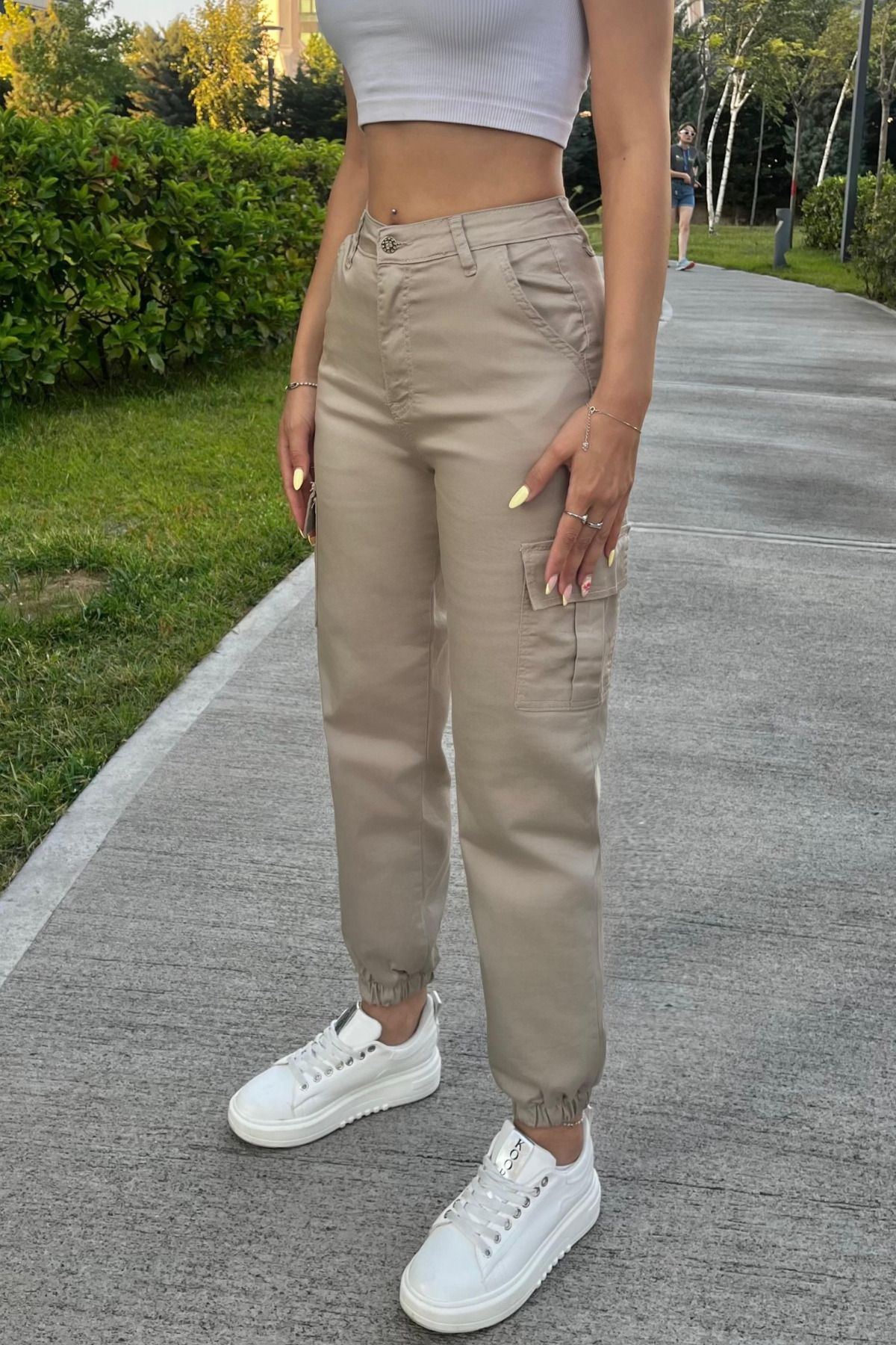 BİKELİFE-Béžové nohavice z látky Gabardine Cargo Pocket 1