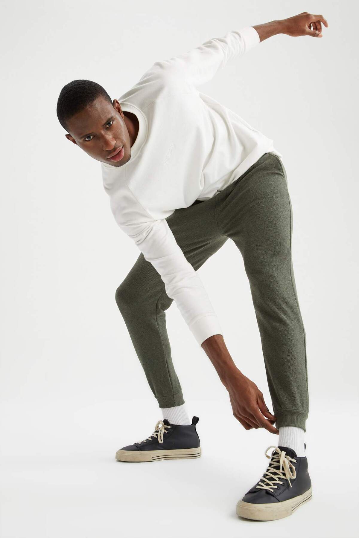 DeFacto-Slim Fit Basic Jogger Sweatpants N0110Az22Sp 1