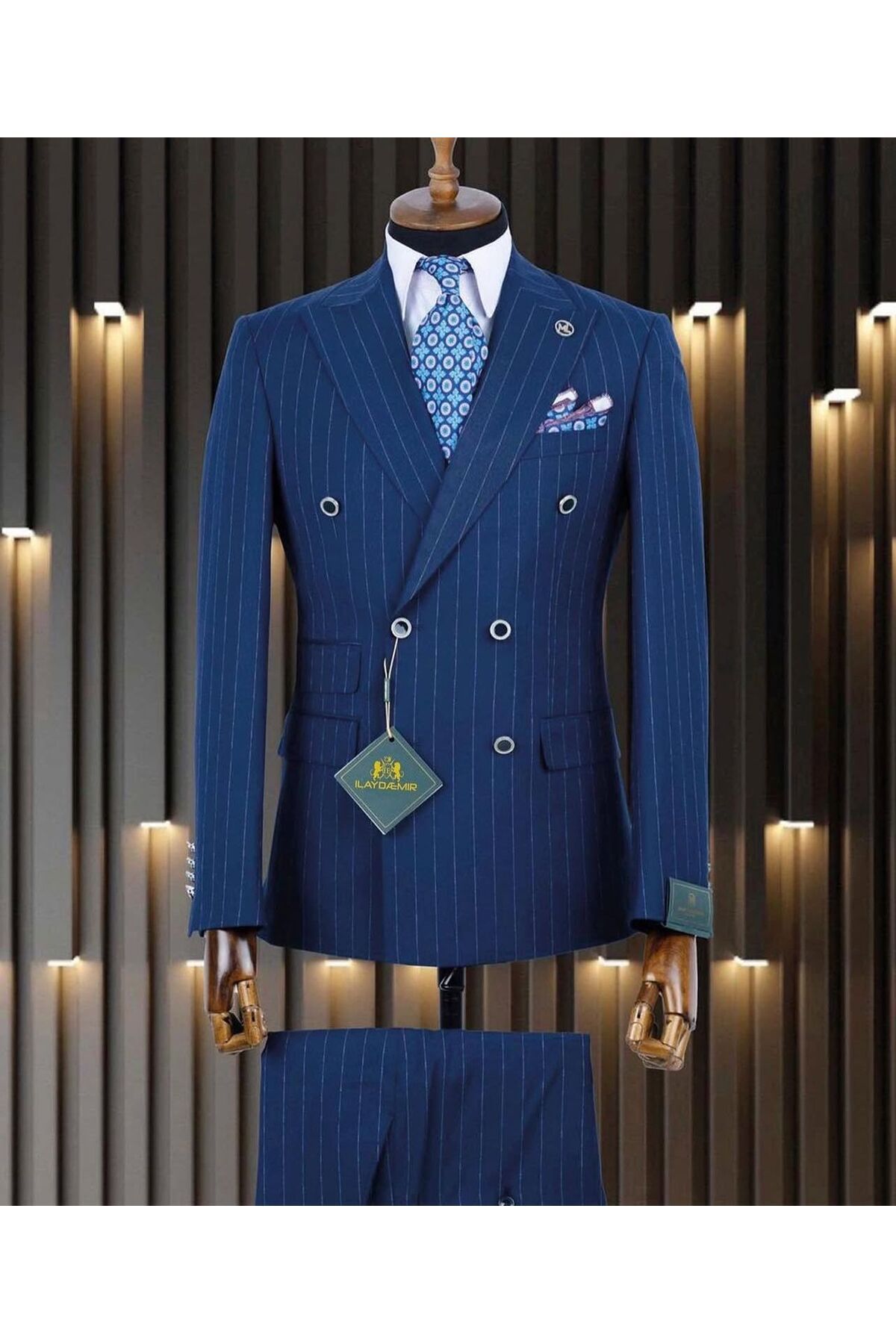 ITALIAN COLLAR DOUBLE-BREASTED SUIT
