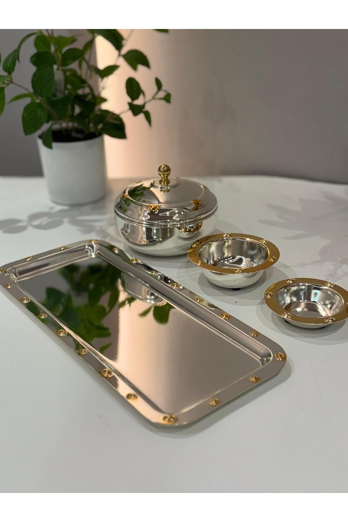aljahwari-Date set with a water plate, a serving plate, and a two-color shiny Tabsi 1