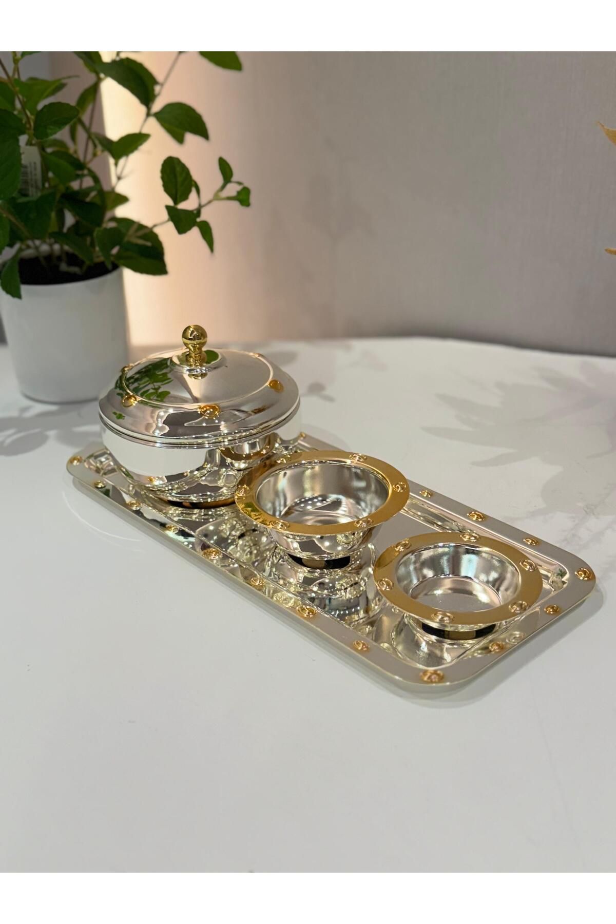 aljahwari-Date set with a water plate, a serving plate, and a two-color shiny Tabsi 2