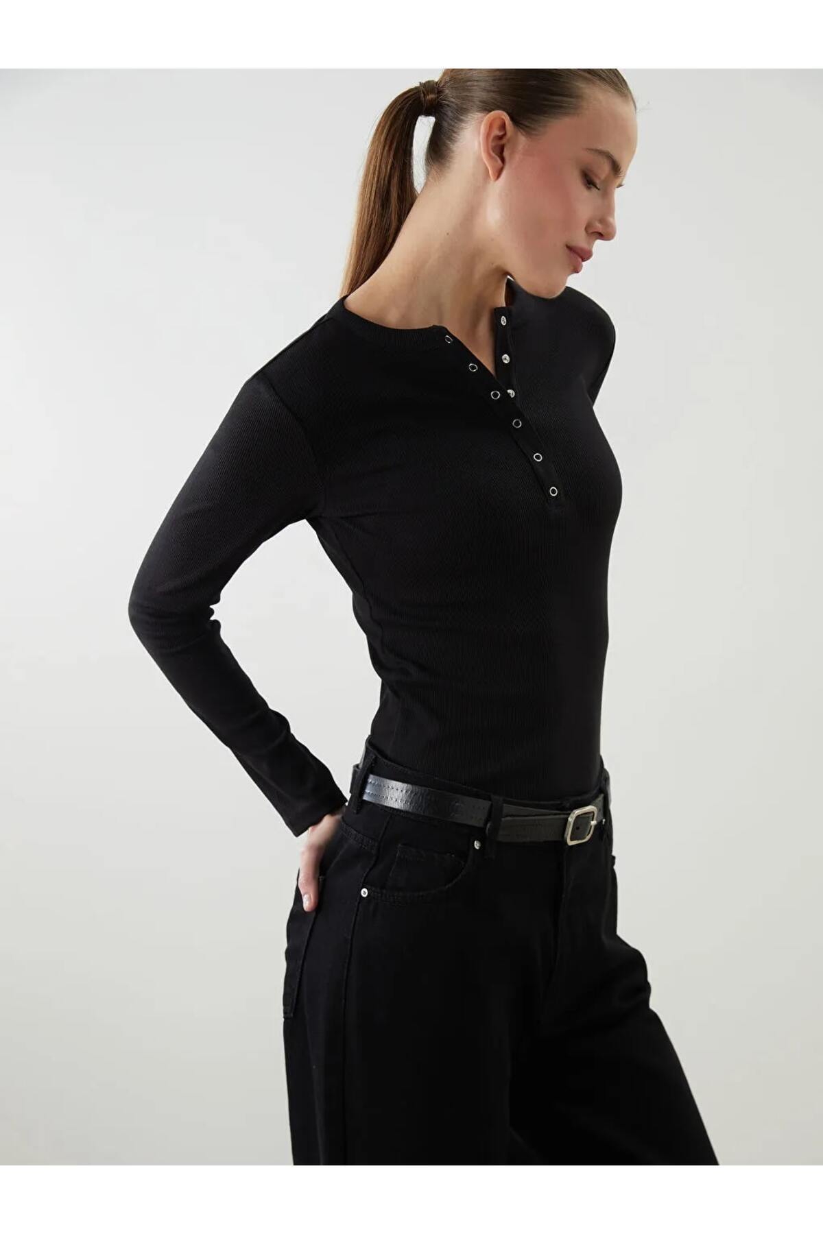 LC Waikiki LCWAIKIKI Classic Siyah Bisiklet Yaka Kadın Tişört