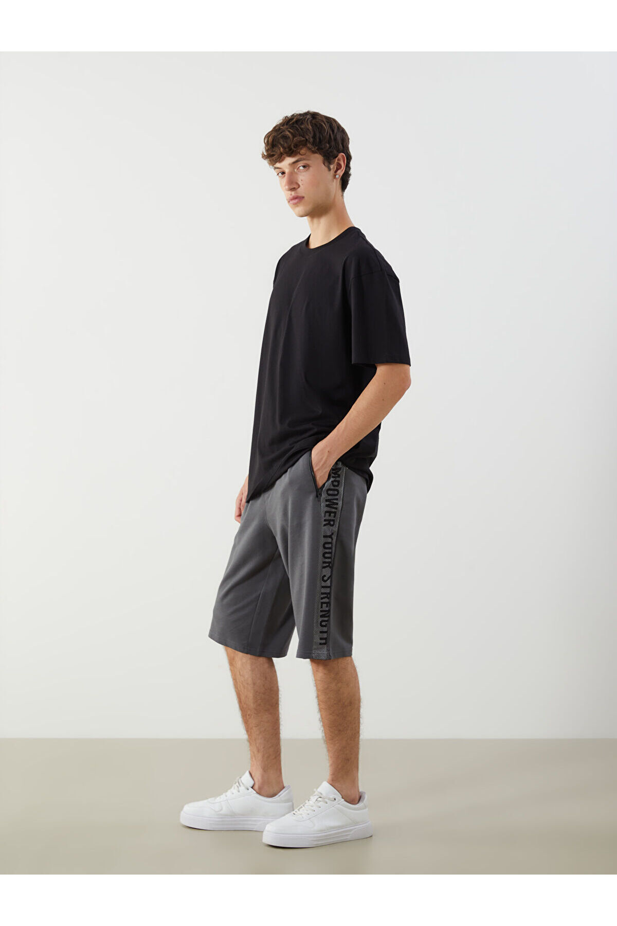 LC Waikiki-Standard Pattern Printed Men's Shorts 1
