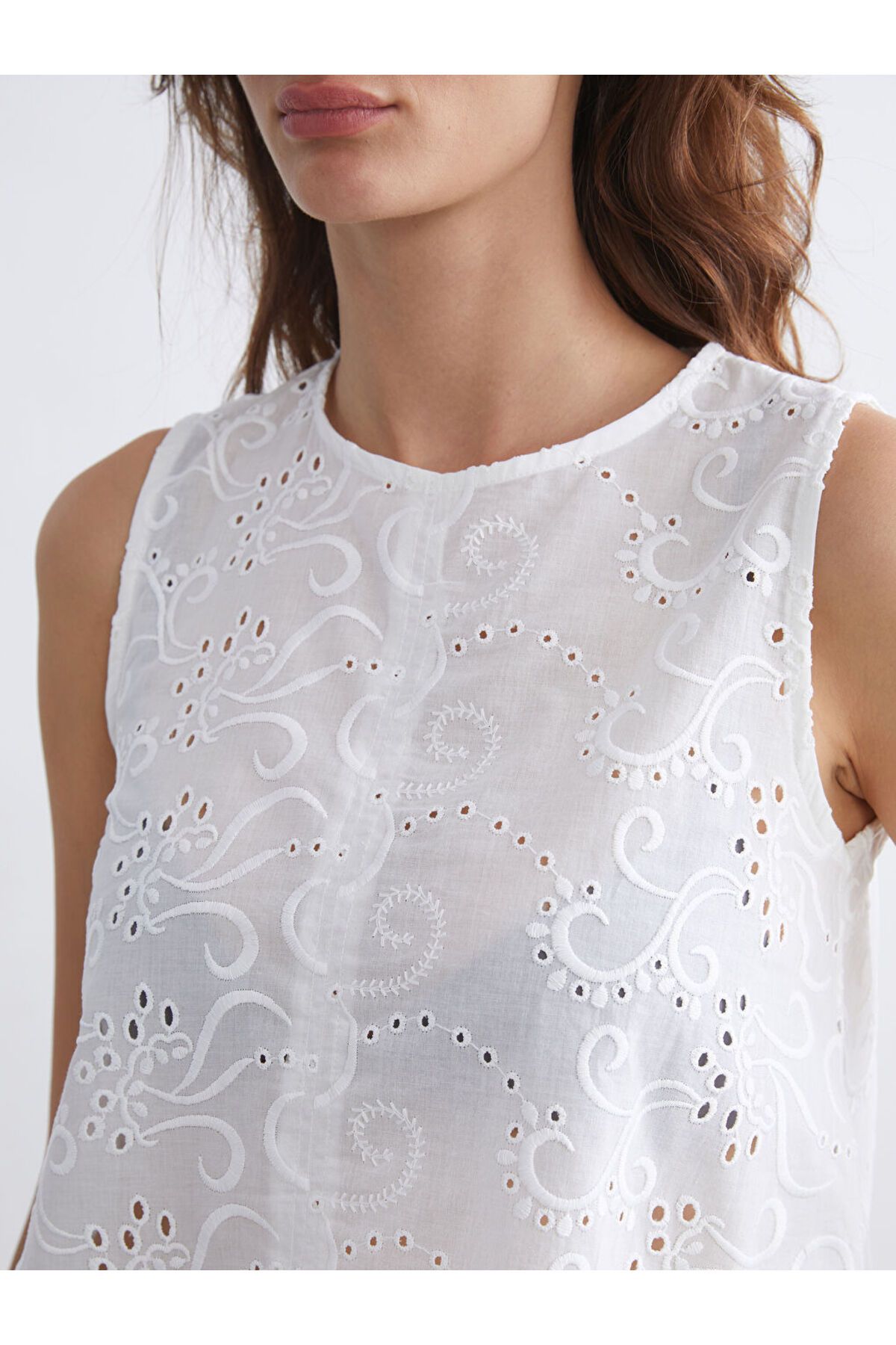 LC Waikiki-Create Your Style from Uzg Store |   Crew Neck Openwork Brode Blouse 4