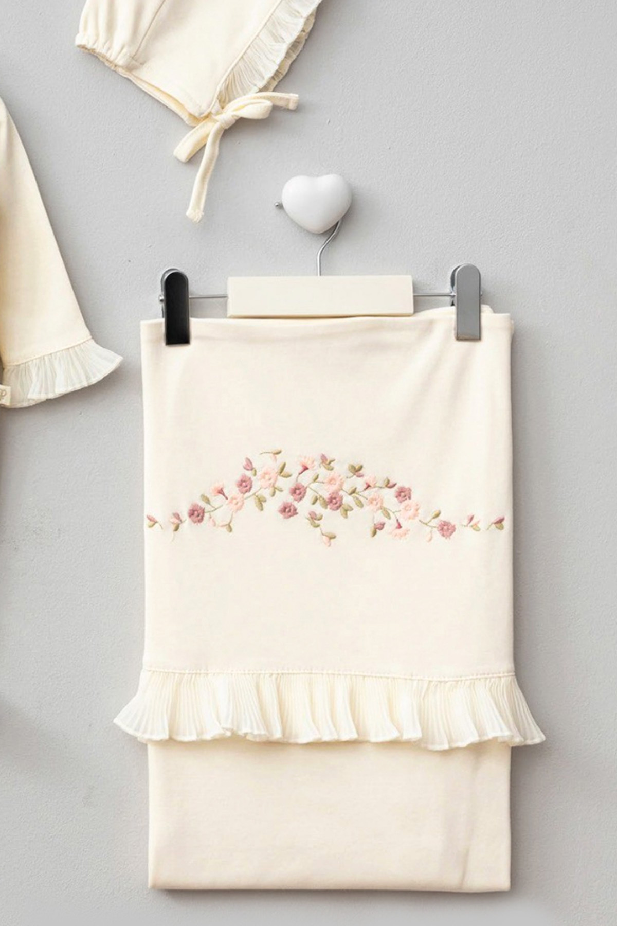 Sitilin Kız Bebek % 100 Pamuk Natural Çiçek Nakışlı Dantel Detaylı 3'lü Hastane Çıkışı Seti STL7078 fotoğrafı 3 (önizleme)