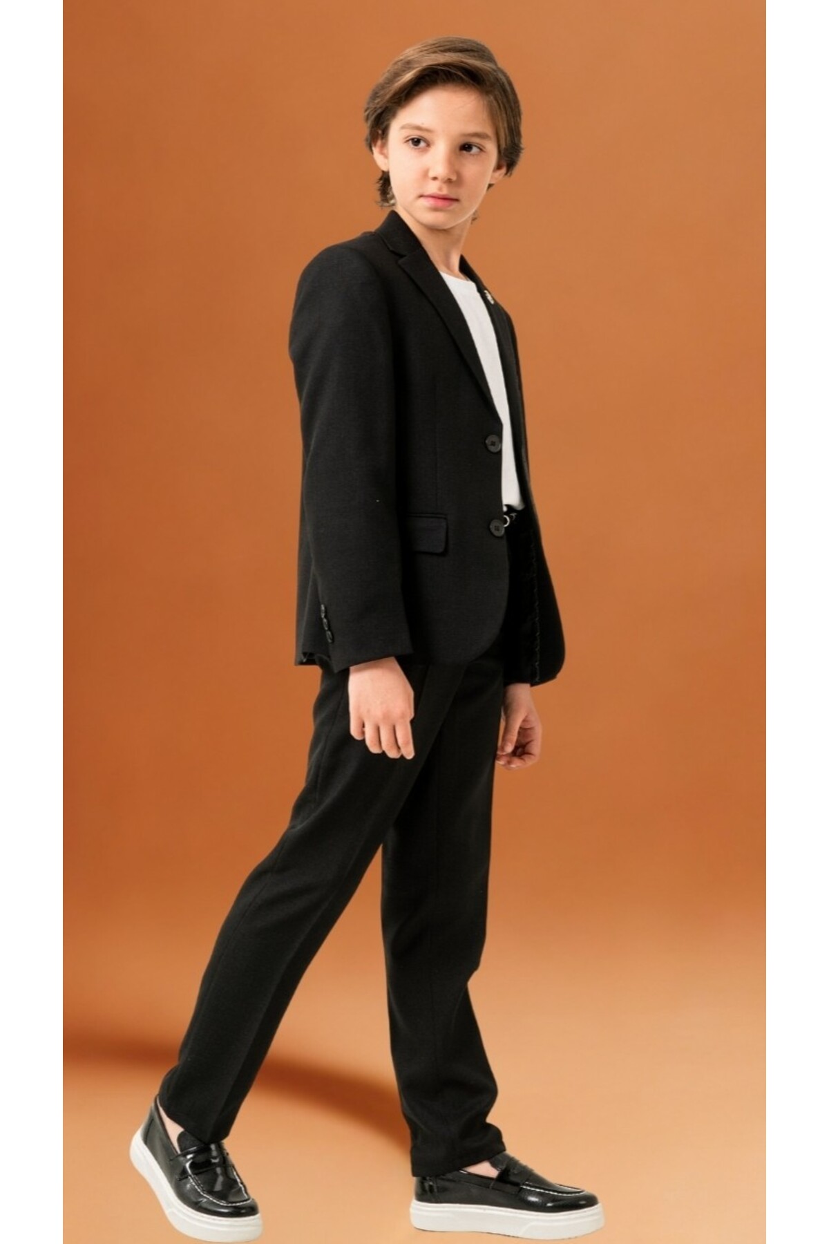 Atlas Kids Keten Jogger Erkek Çocuk Takım Elbise – Ceketli Pantolonlu Tişörtlü Yaka Broşlu 4’lü Set fotoğrafı 3 (önizleme)