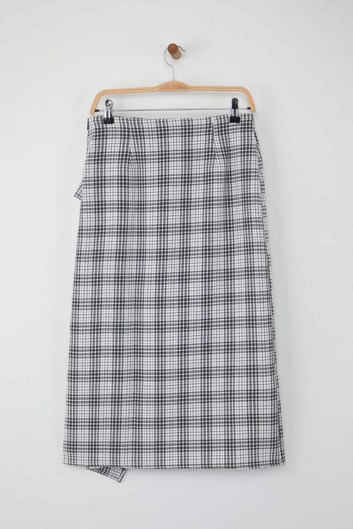 Trendyolmilla  Özel Koleksiyon Siyah Ekoseli Midi Kemer Detaylı Etek TWOAW26ET00071 - Görsel 7