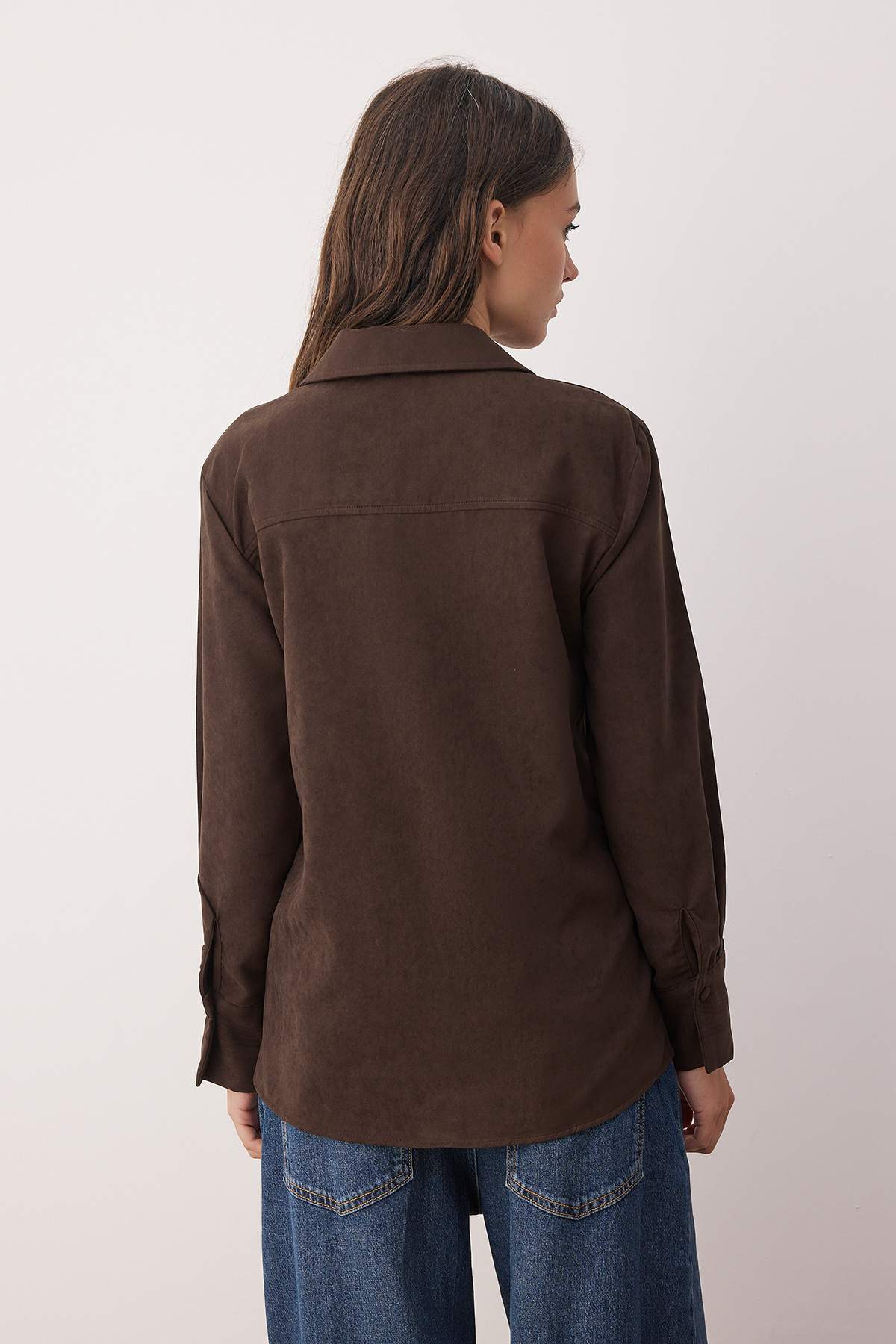 Trendyolmilla  Koyu Kahverengi Regular Fit Süet Gömlek TWOAW26GO00027 - Görsel 4