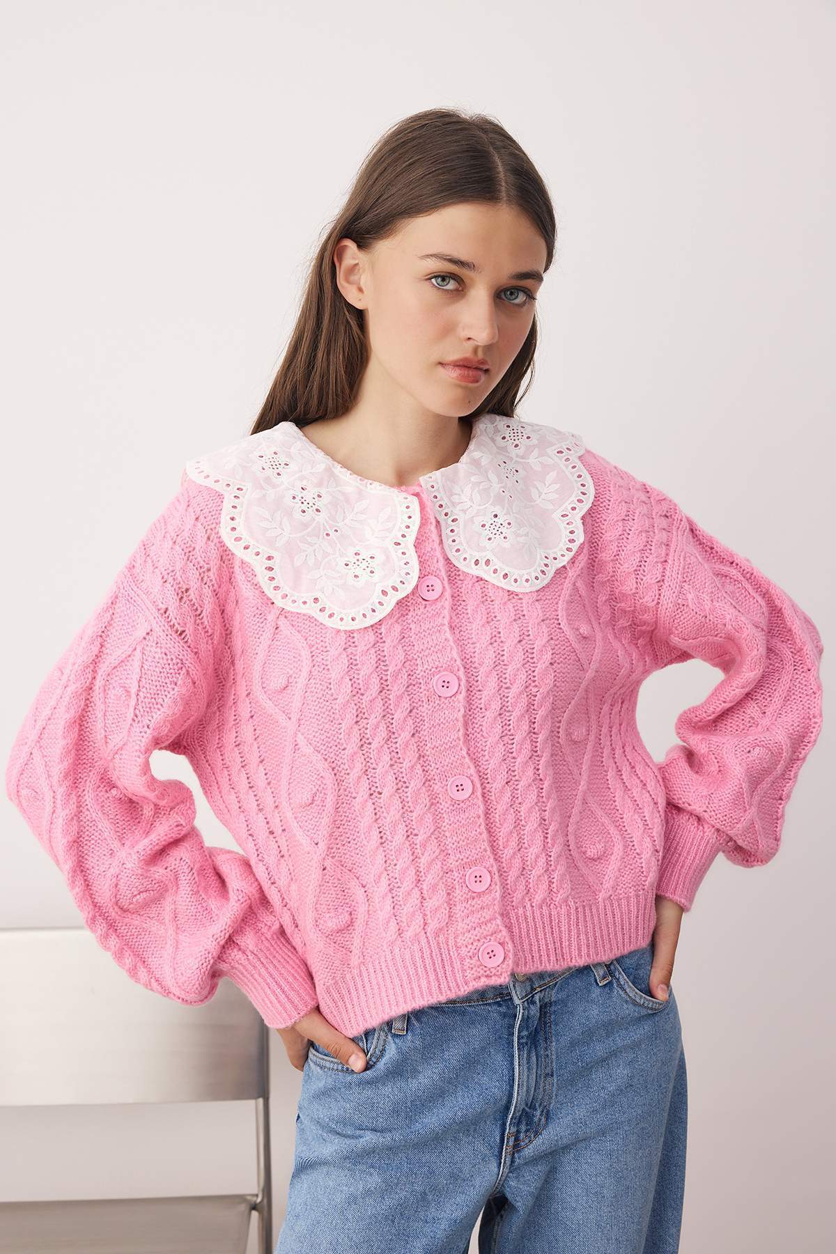 Trendyol Collection Rosa Haarstrick-Strickjacke mit Spitzenbesatz, Polo-Aussc...