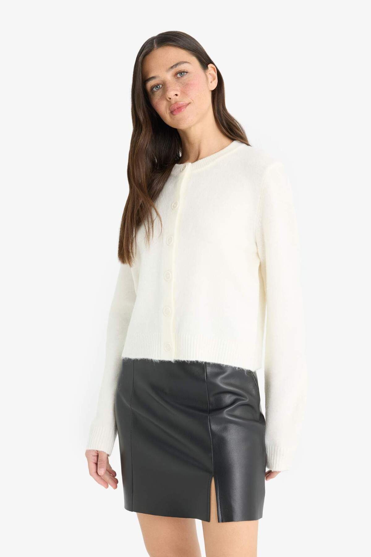 DeFacto-Regular Fit Crew Neck Basic Plain Button Soft Touch Soft Knitwear Cardigan E3654Ax25Wn 1