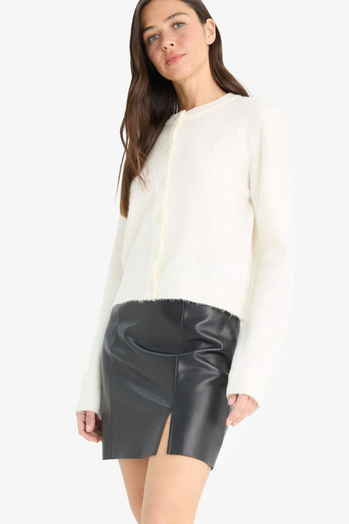 DeFacto-Regular Fit Crew Neck Basic Plain Button Soft Touch Soft Knitwear Cardigan E3654Ax25Wn 3