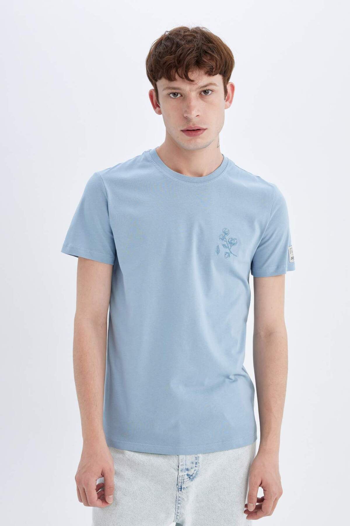 DeFacto-T-shirt με στάμπα με λαιμόκοψη - C3946AX24SM 4