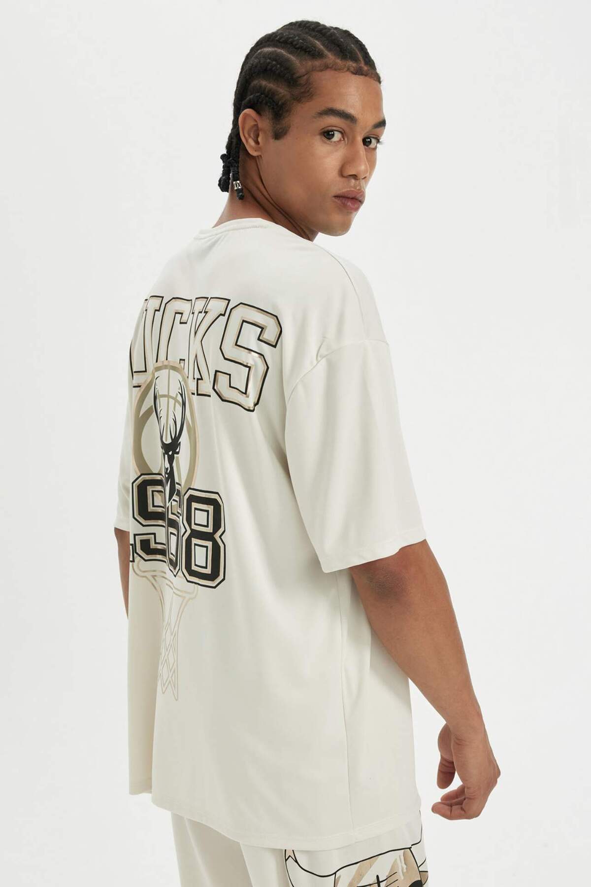 DeFacto-DeFactoFit NBA Milwaukee Bucks Oversize Wide Fit Crew Neck Βαρύ ύφασμα πλάτης με εμπριμέ κοντό μανίκι 1