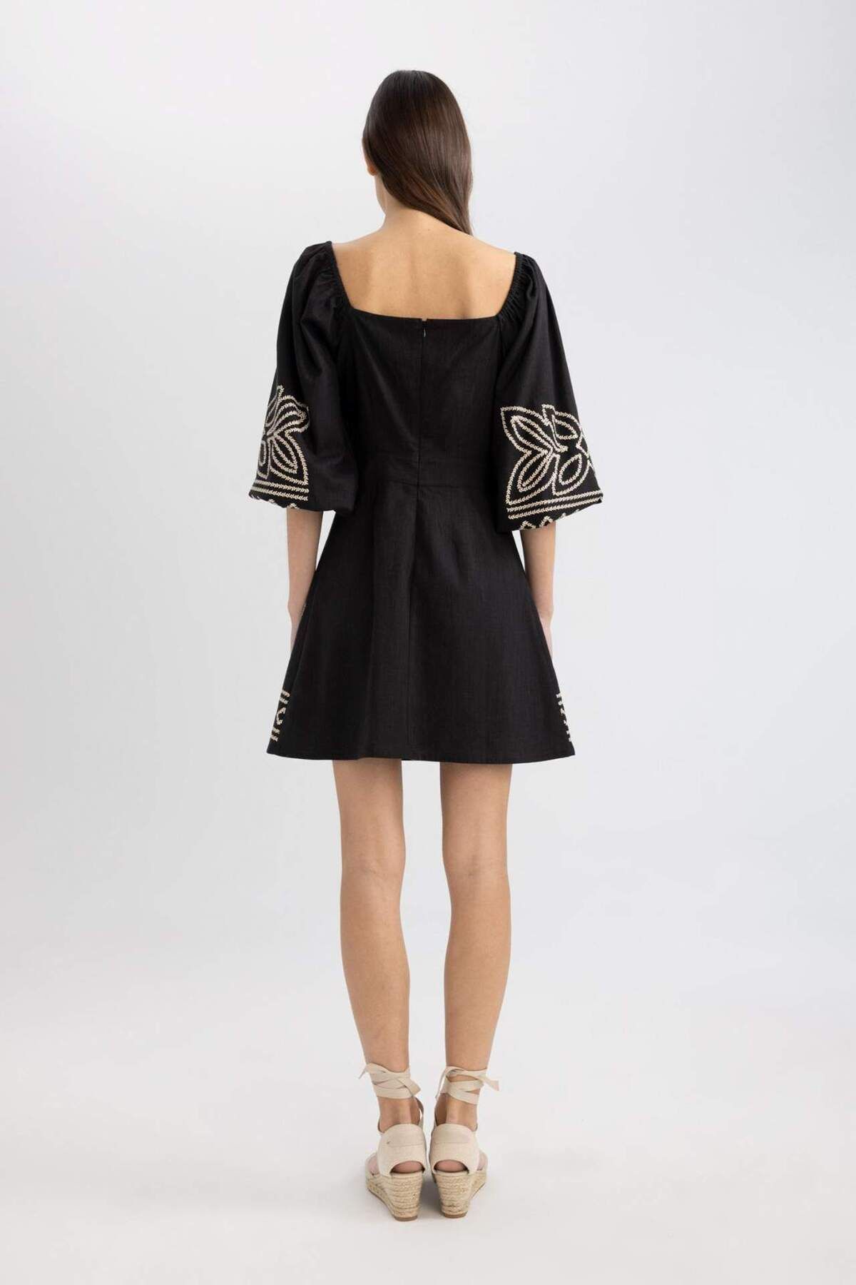 DeFacto-Minikleid in A-Linie mit herzförmigem Ausschnitt und ethnischem Muster – Halbarm B9977AX24SM 8