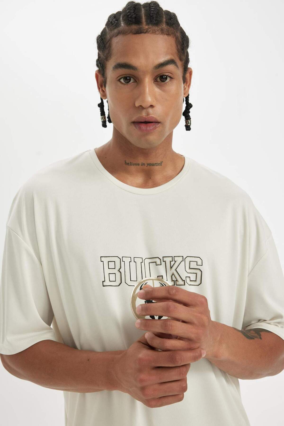 DeFacto-DeFactoFit NBA Milwaukee Bucks Oversize Wide Fit Crew Neck Βαρύ ύφασμα πλάτης με εμπριμέ κοντό μανίκι 5