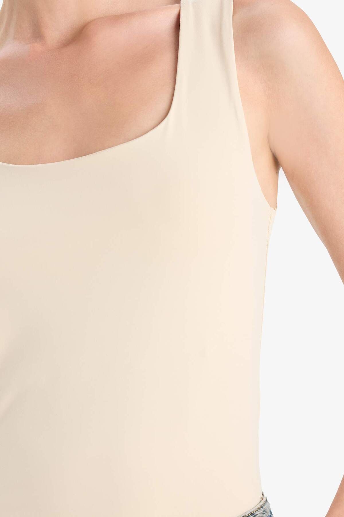 DeFacto-Slim Fit Slim Fit U Neck Basic Plain Undershirt C2622Ax24Sp 5