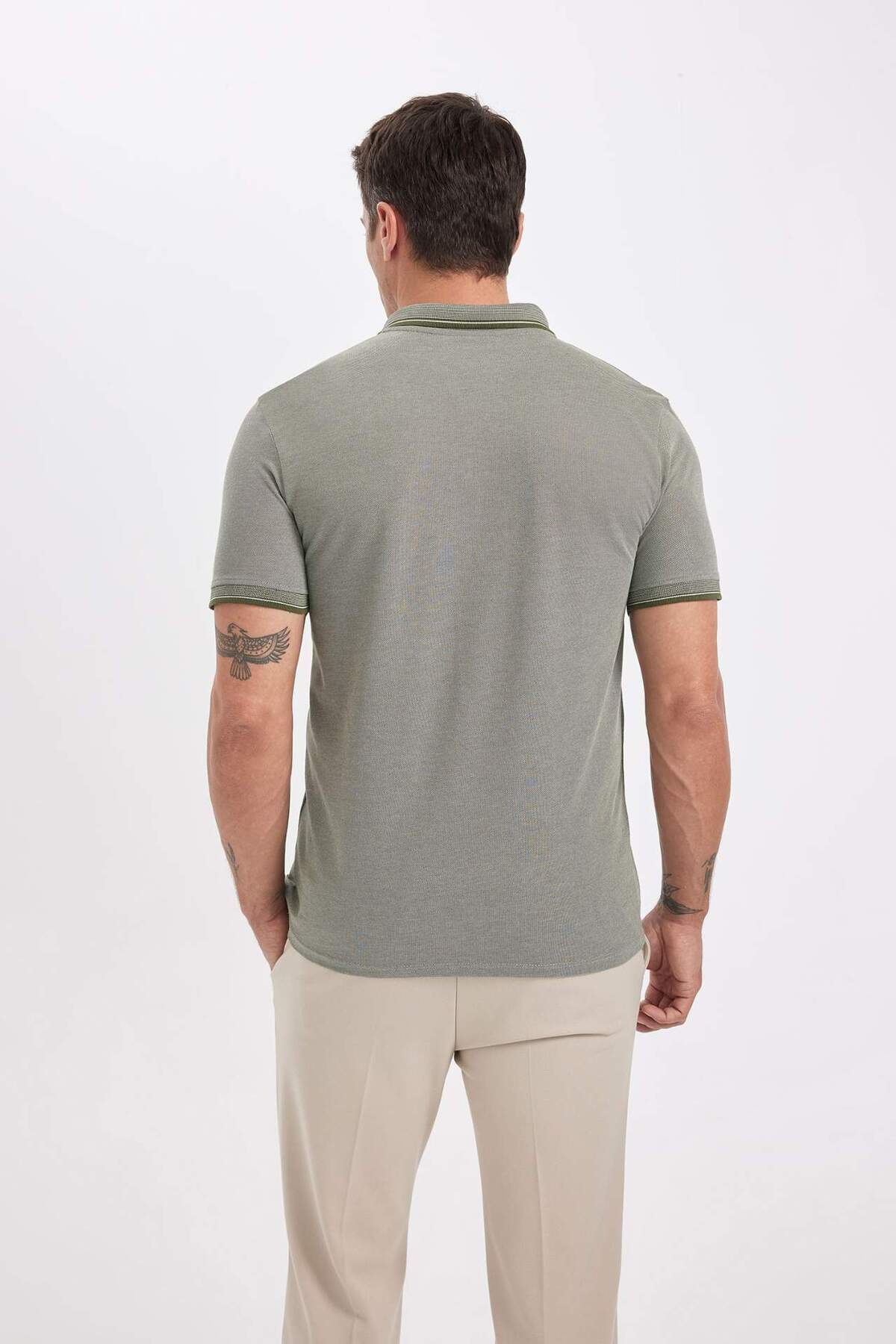 DeFacto-Schmal geschnittenes Baumwoll-T-Shirt mit Rollkragen und Ärmelbändern D0033axns 8
