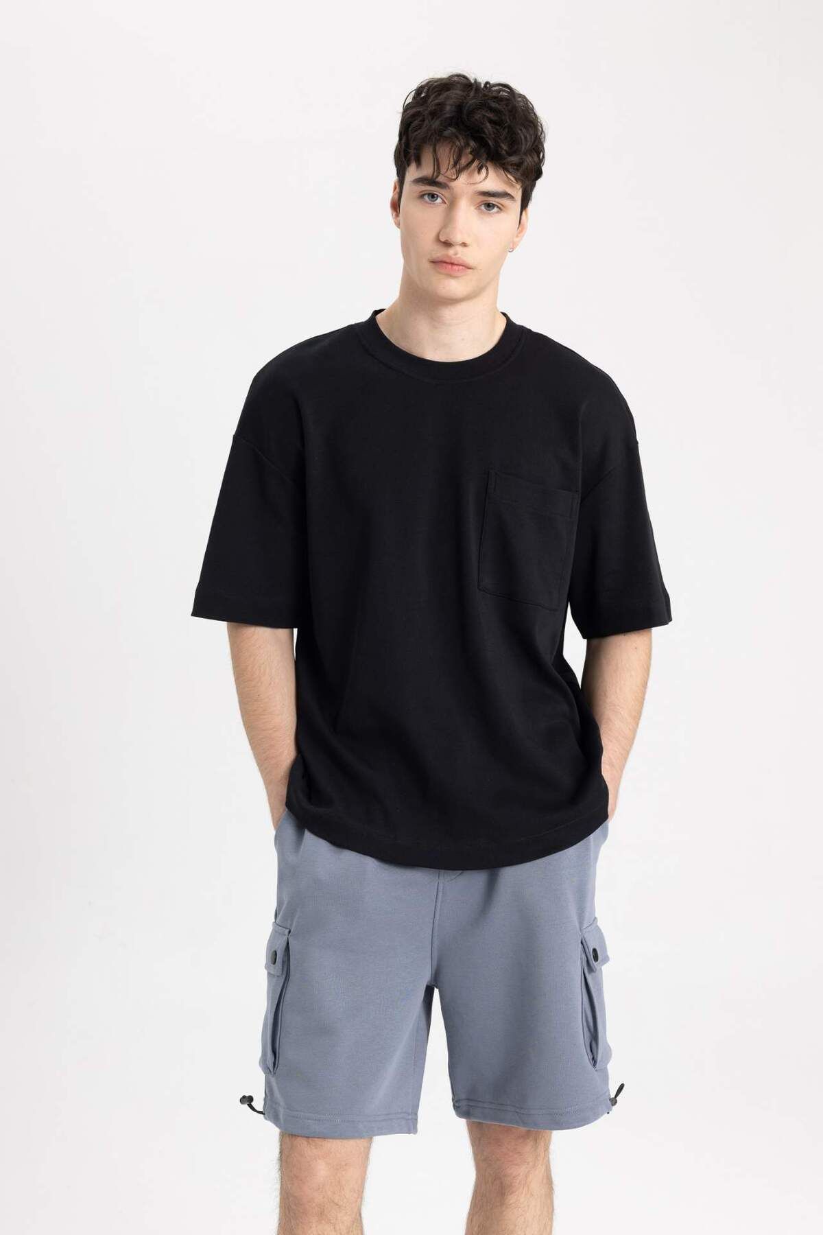 DeFacto-Oversize Fit Straight Leg Shorts B8793AX24SM 1