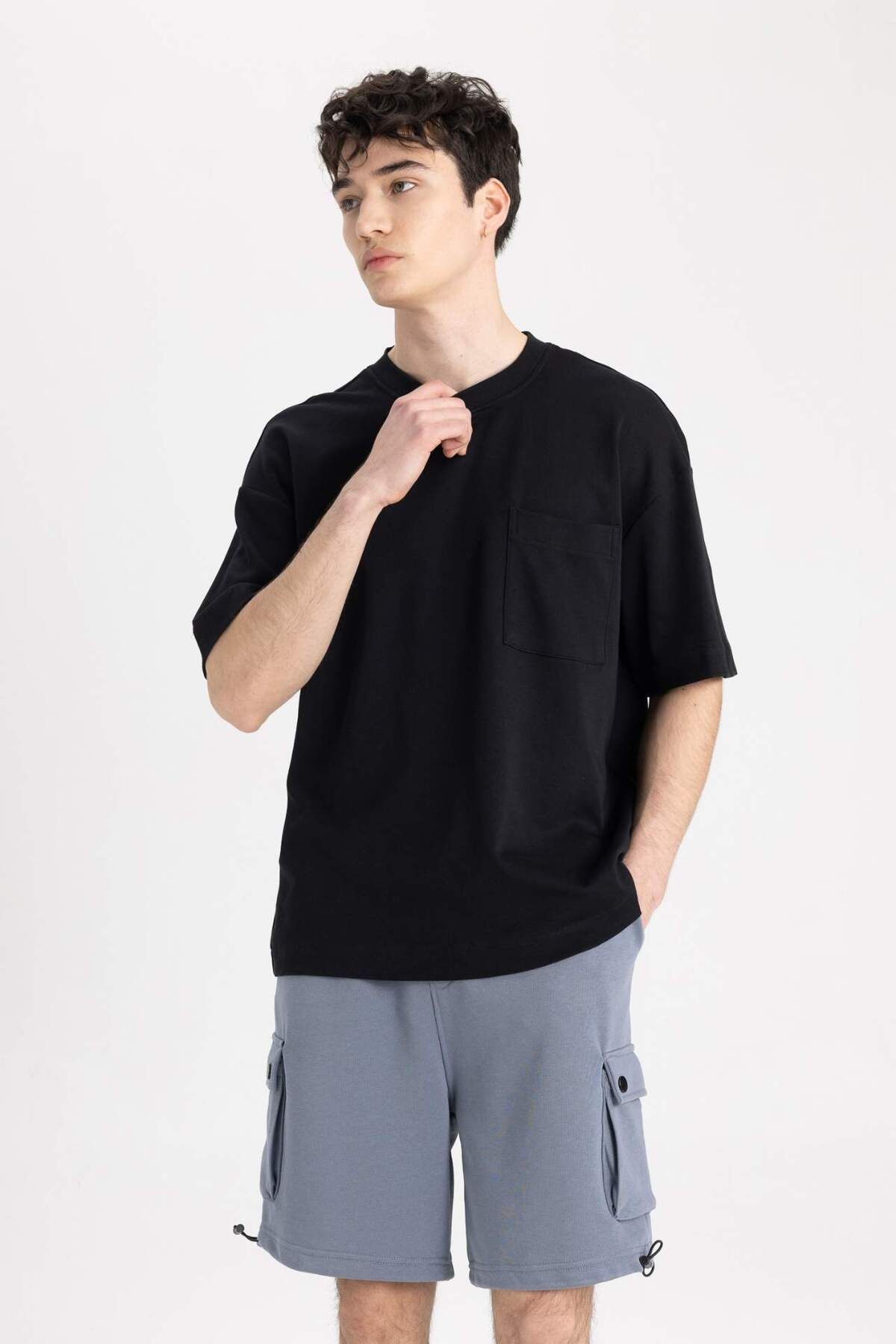 DeFacto-Oversize Fit Straight Leg Shorts B8793AX24SM 3