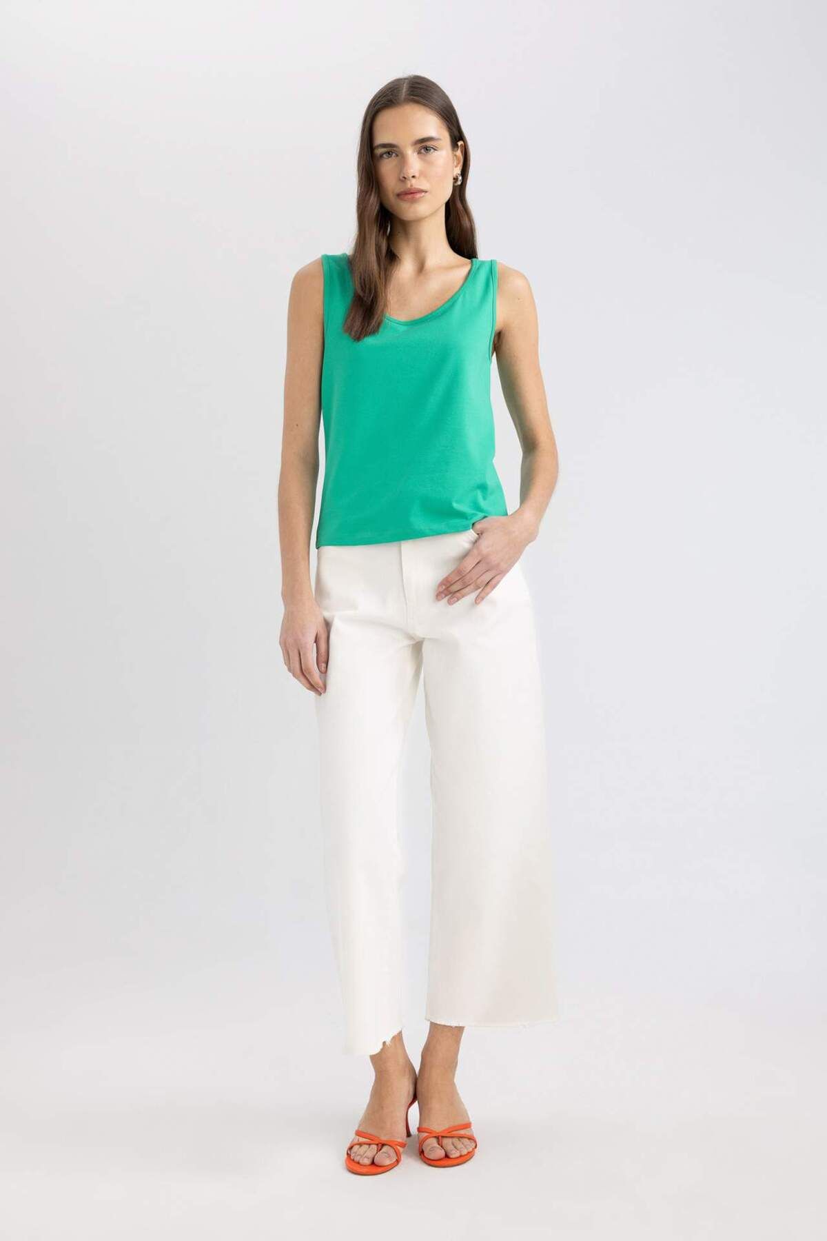 DeFacto-Slim Fit Slim Fit Guler în U Basic Solid Singlet I1059AZ24SM 2