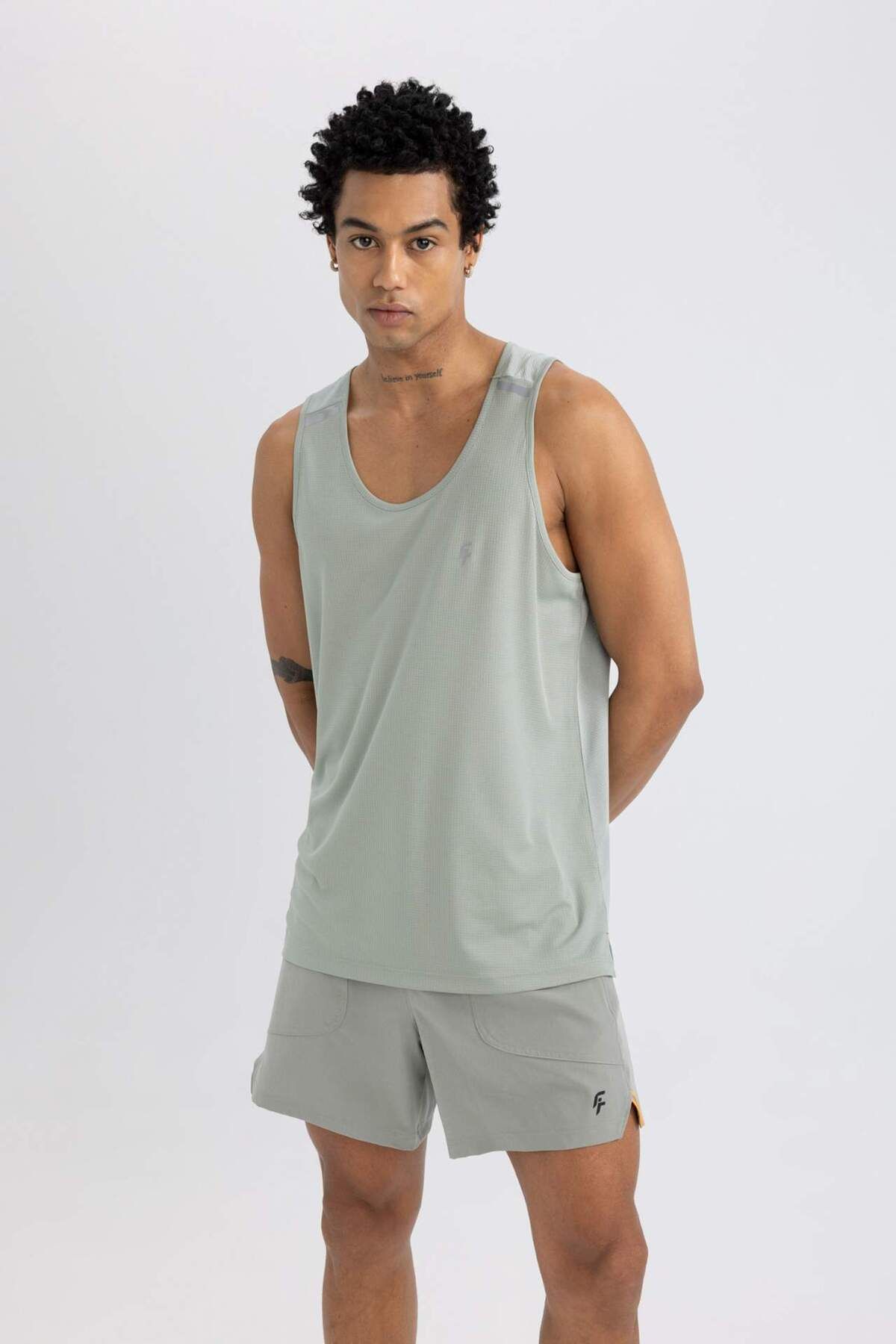 DeFacto-DeFactoFit Standard Fit Crew Neck Heavy Fabric Undershirt B5138AX24SP 1