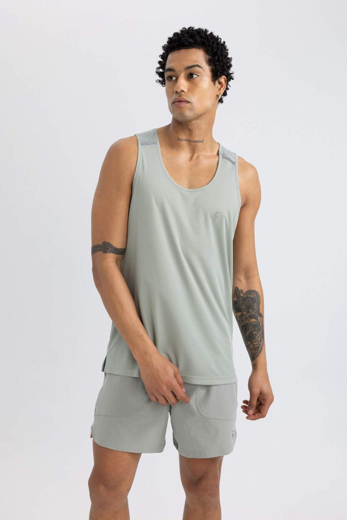 DeFacto-DeFactoFit Standard Fit Crew Neck Heavy Fabric Undershirt B5138AX24SP 3