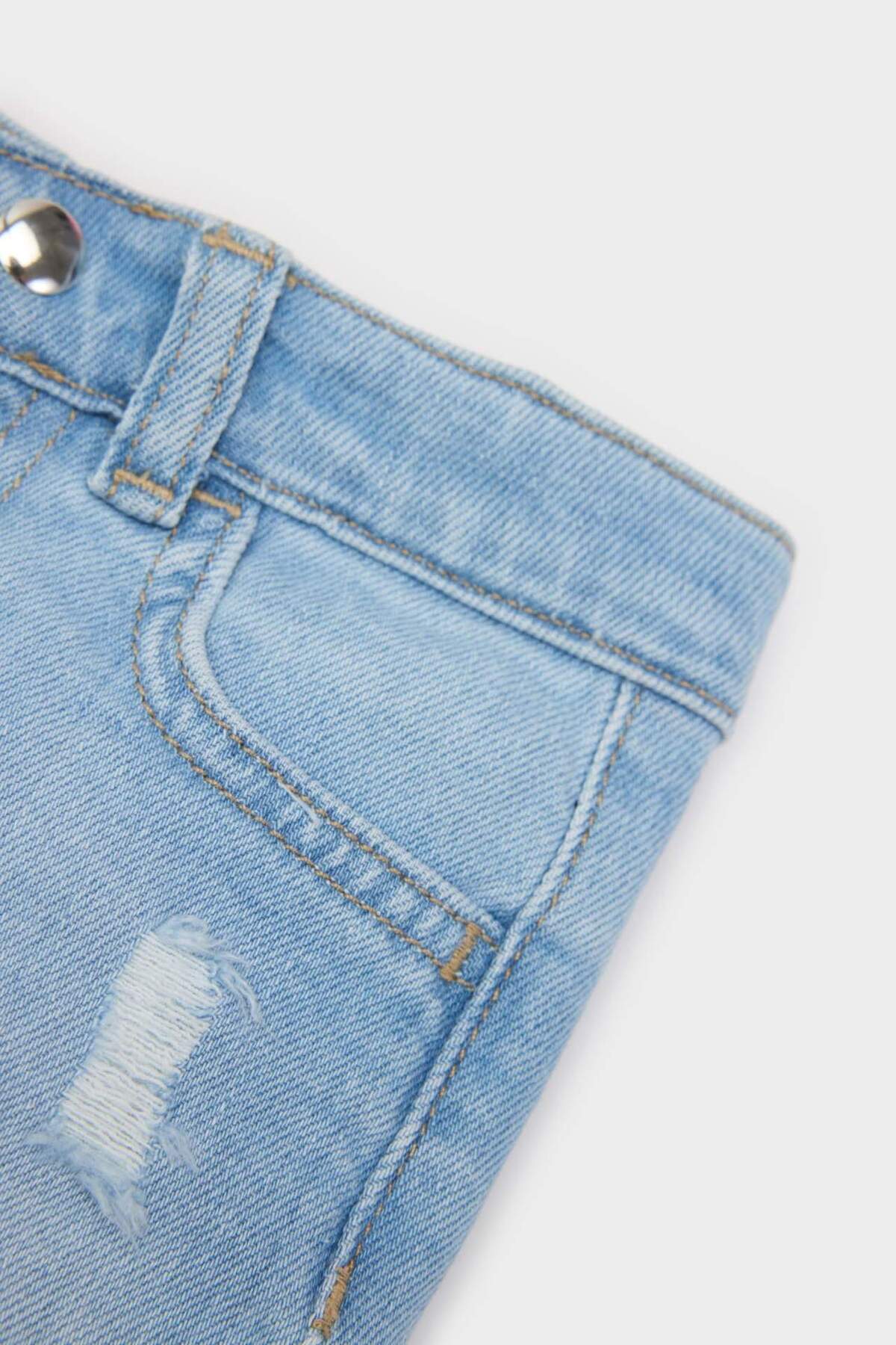 Defacto Kız Bebek Jean Şort B8152A524SM fotoğrafı 2 (önizleme)