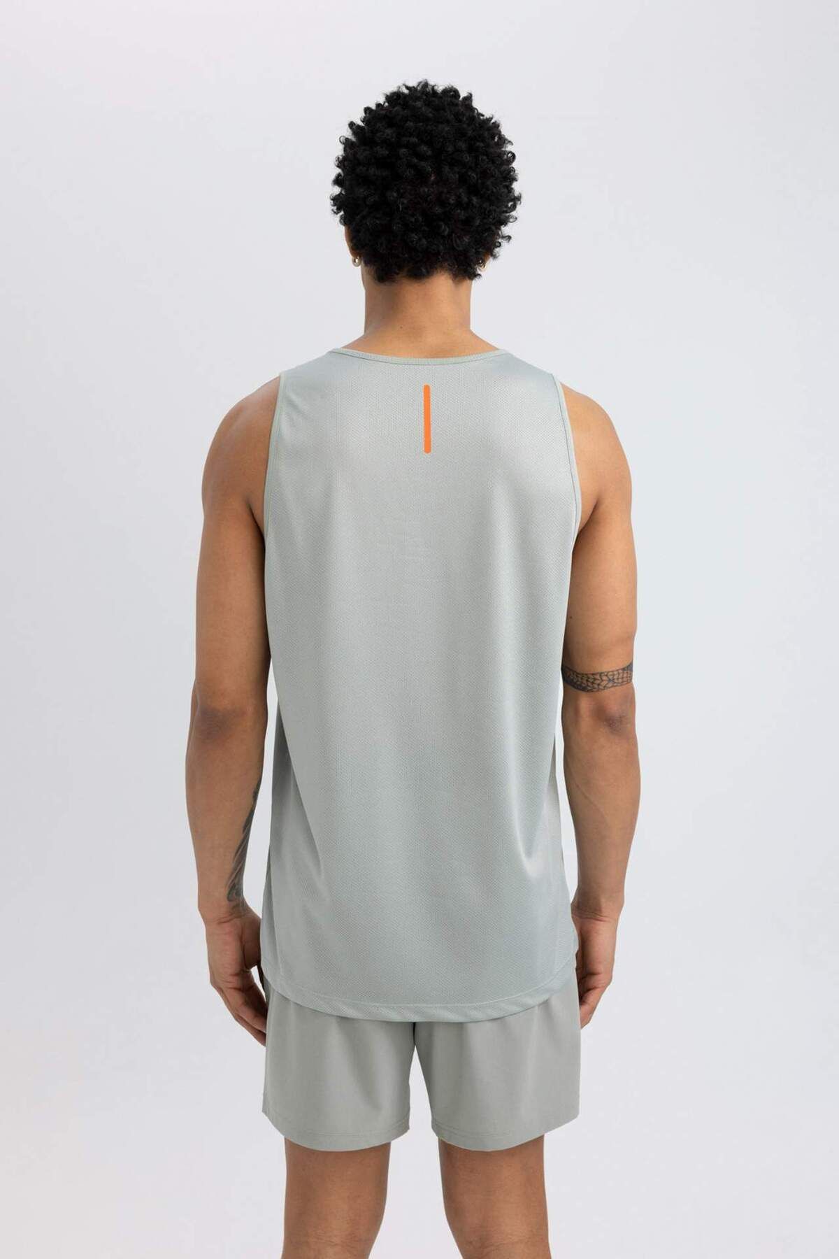 DeFacto-DeFactoFit Standard Fit Crew Neck Heavy Fabric Undershirt B5138AX24SP 6