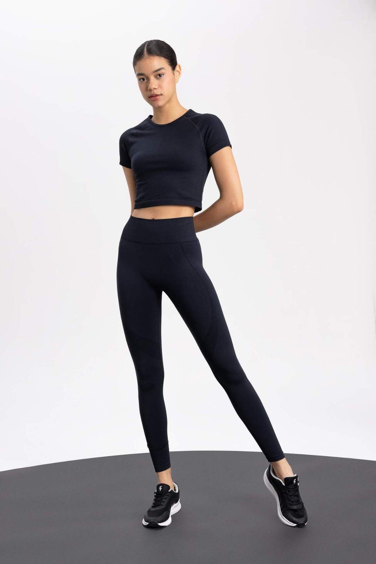 DeFacto-DeFactoFit Fitted Waist Hugging Seamless Sports Tights B4570AX24SP 1