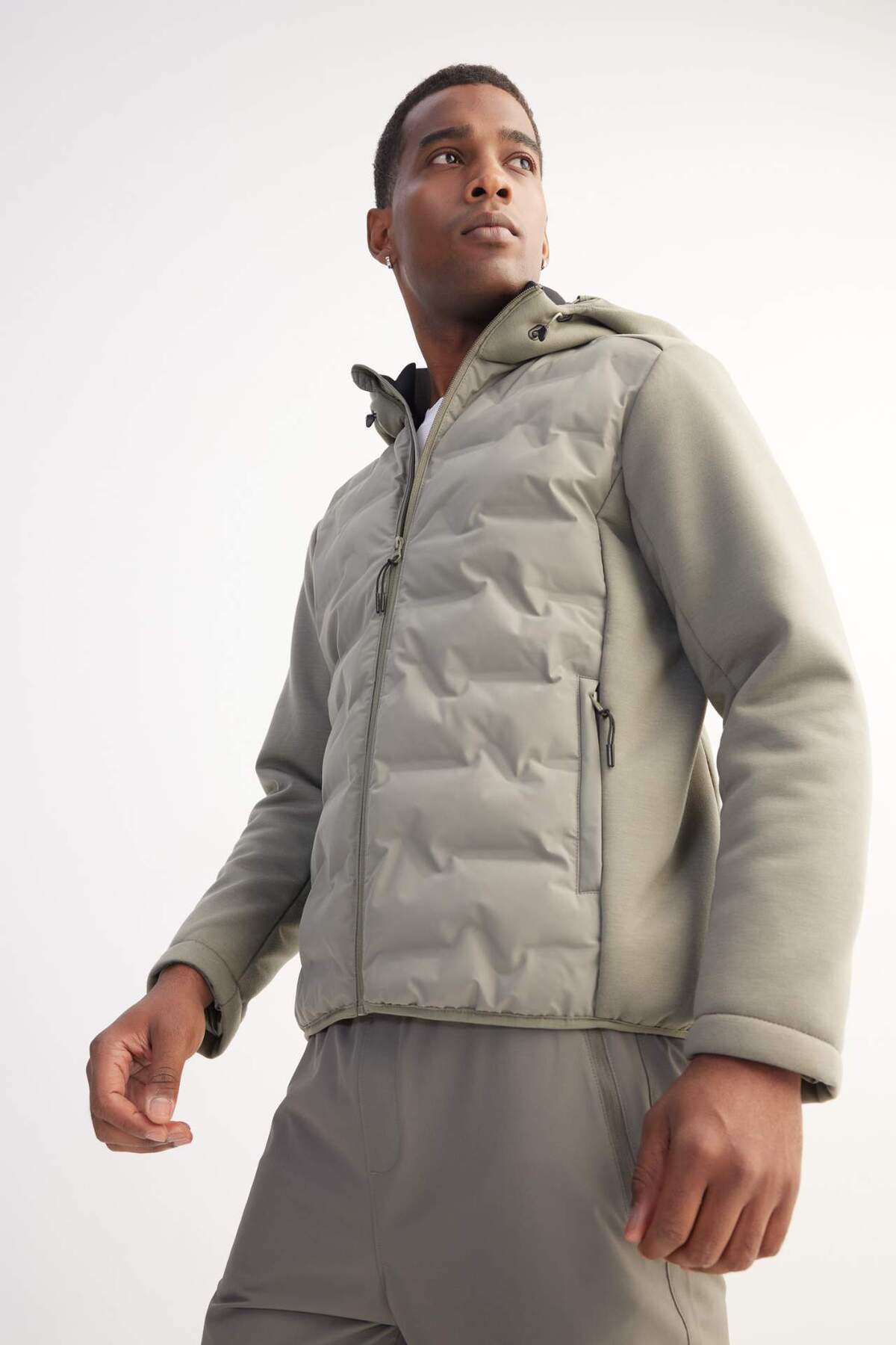 DeFacto-Kurtka wiatroszczelna DeFactoFit Slim Fit Slim Cut z kapturem i kieszenią na zamek B2301AX24SP 3