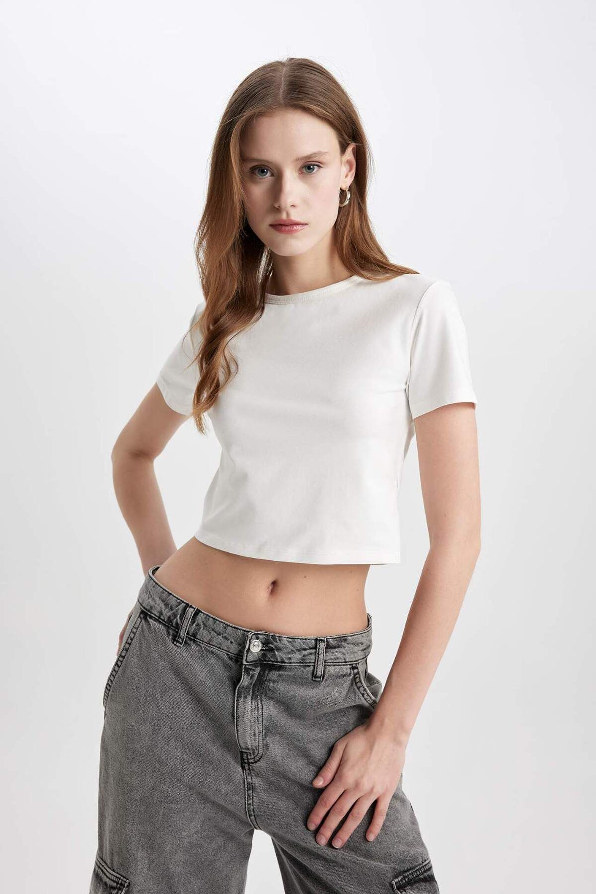 DeFacto-Slim Fit Tričko Slim Fit Crew Krk s krátkým rukávem C4332Ax24Sp 3