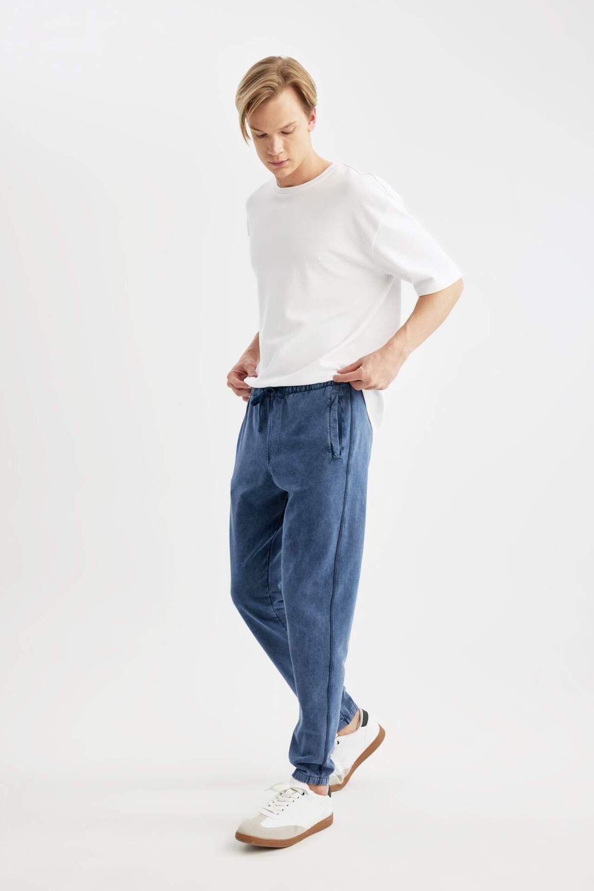 DeFacto-Regular Fit Sweatpants Fleto Pocket Washed Faded Effect Waist Lace up Elastic Leg A1992Ax24Sp 5