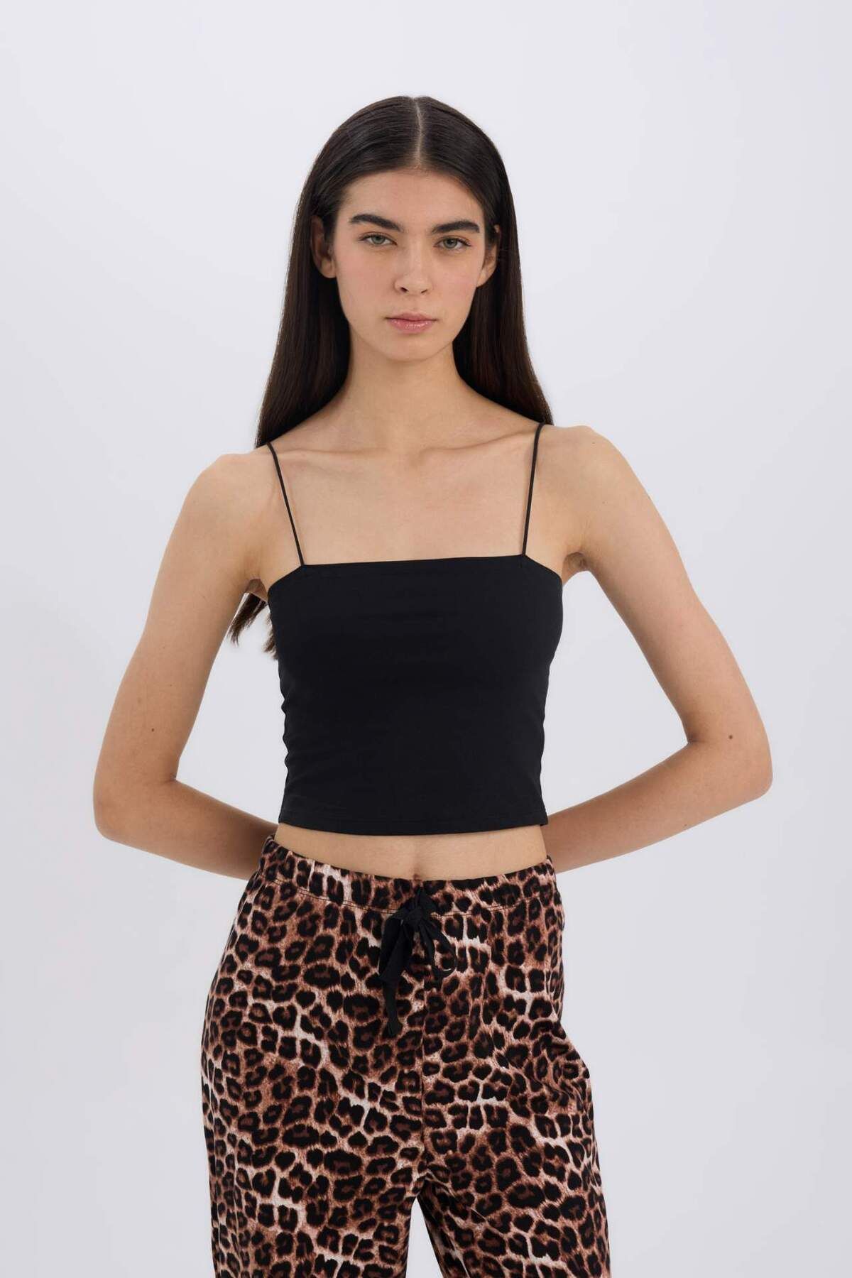DeFacto-Fall In Love Vékony pántos Crop Cotton Fekete belső alsóing Y2249az24sp 3