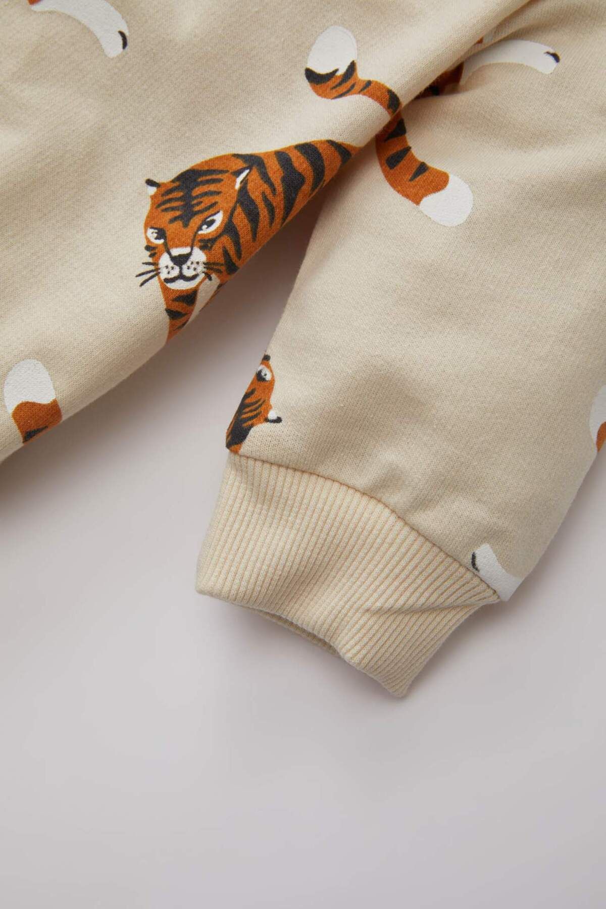 DeFacto-Baby Boy 2 Piece Set Crew Neck Tiger Pattern Sweatshirt Elastic Waist Sweatpants C0643A524Sp 4