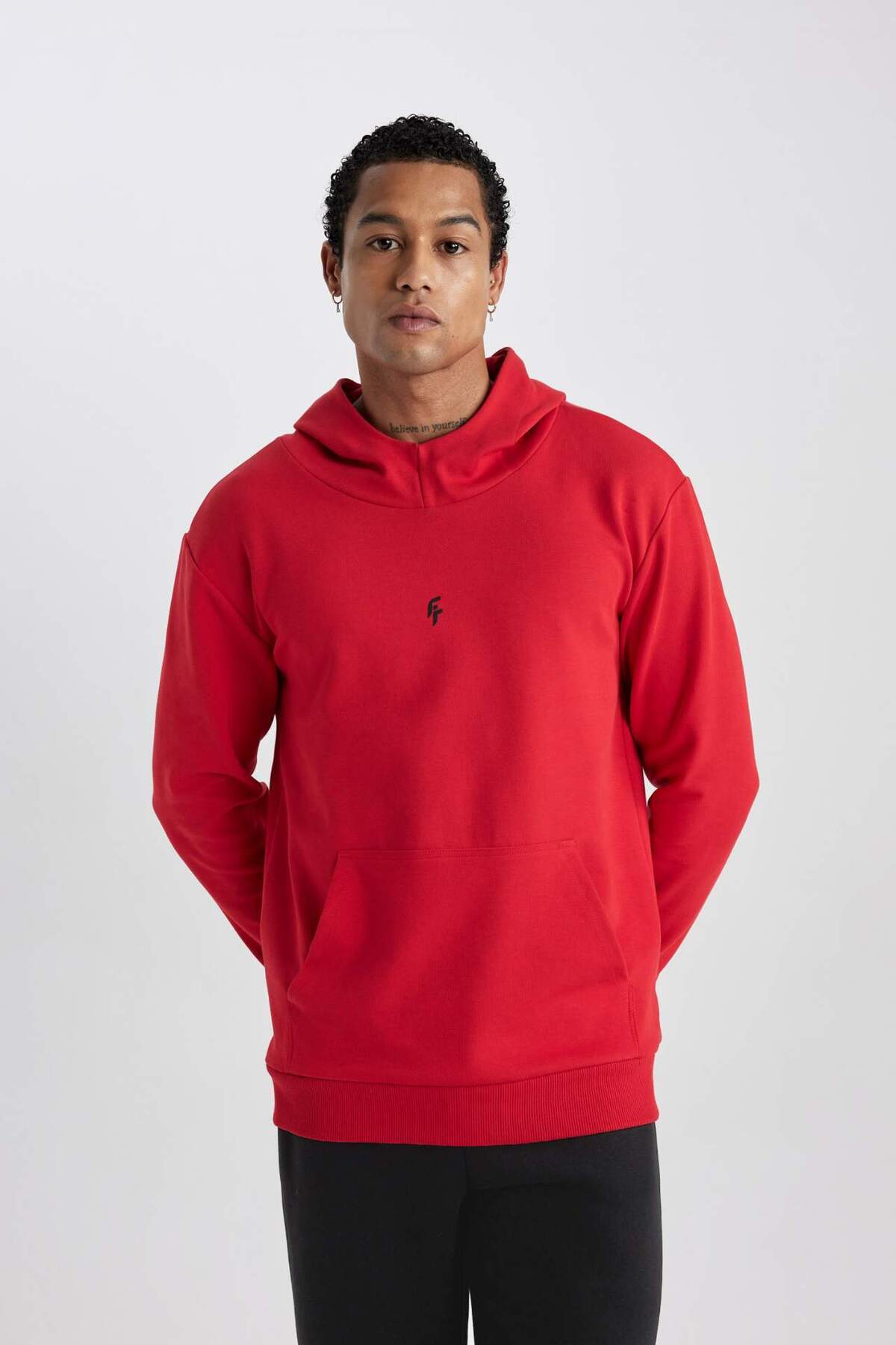DeFacto-Fit Standard Fit Kapuzen-Skuba-Taucher-Sportler-Sweatshirt mit Stofftaschen C2310ax24sp 4