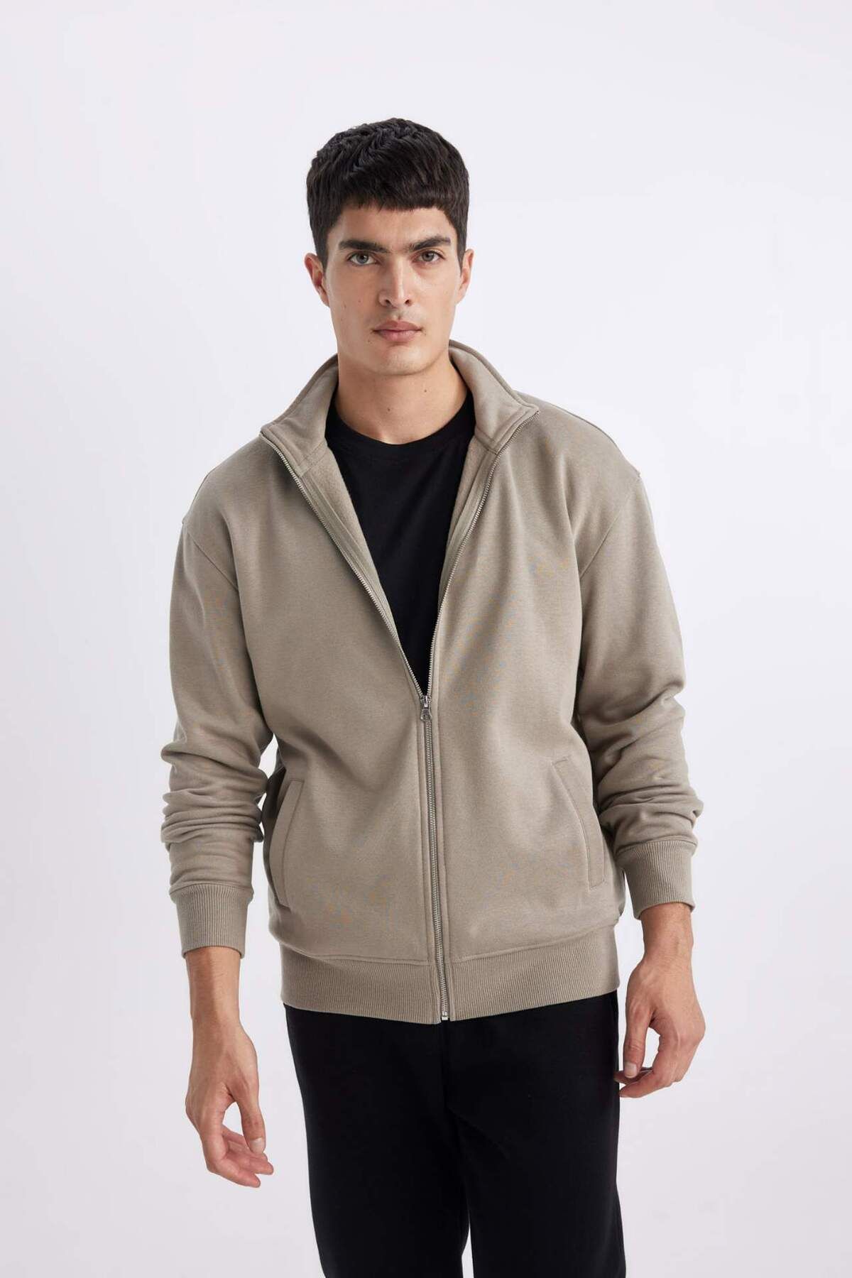 DeFacto-Comfort Regular Fit Comfortable Fit Stand Collar Pocket Basic Plain Zippered Sweatshirt A5276Ax24Sp 3