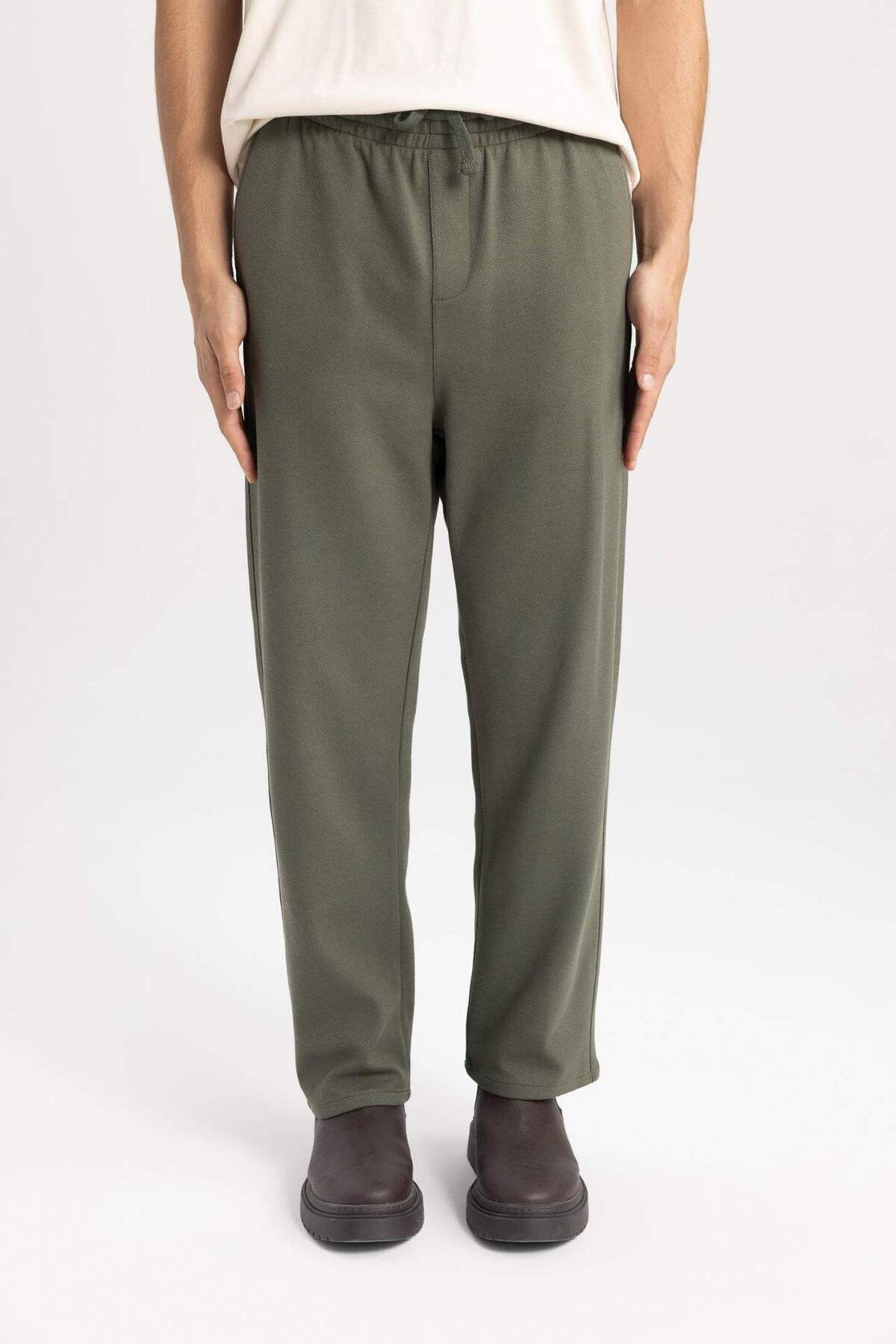 DeFacto-Relax Fit Hose mit Schnürung in der Taille und geradem Bein mit Taschen B7334AX23WN 1