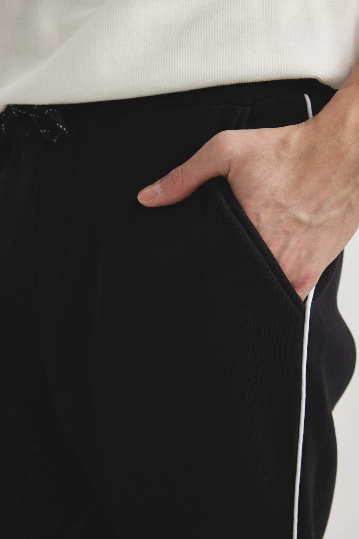 DeFacto-Regular Fit Waist Lace-Up Elastic Leg Pocket Basic Plain Thick Jogger Sweatpants A6470Ax23Au 5