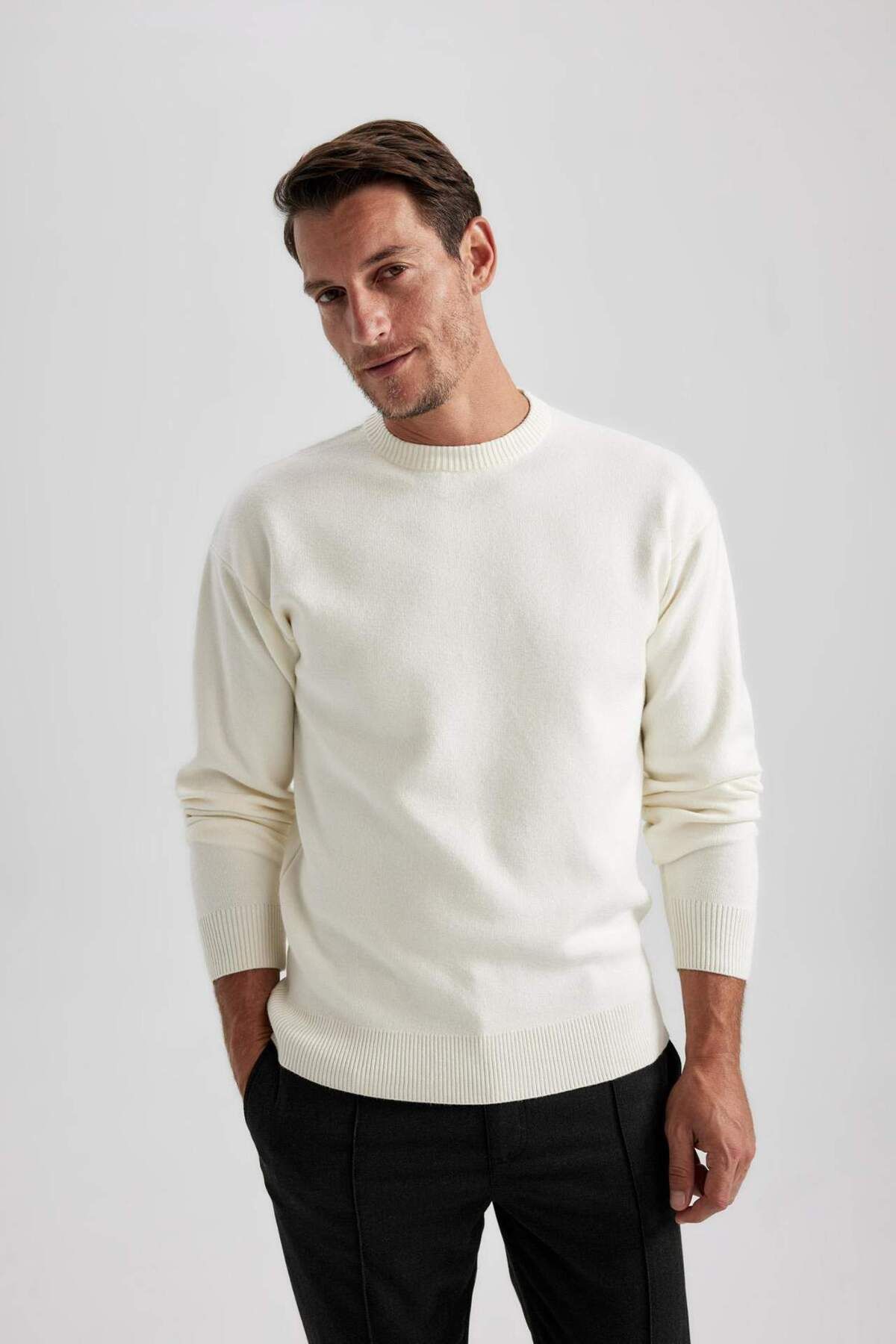 DeFacto-Μαύρο πουλόβερ με λαιμόκοψη Relax Fit Basic Plain Knitwear A8449AX23WN 7