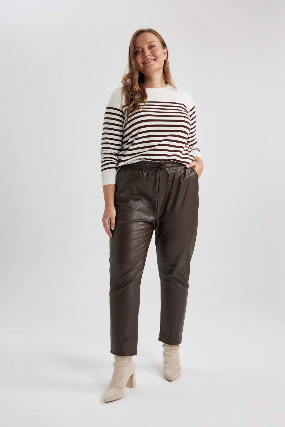 DeFacto-Regular Fit М'яка трикотажна кофта з велосипедним коміром і смужками Z1317AZ23WN 7