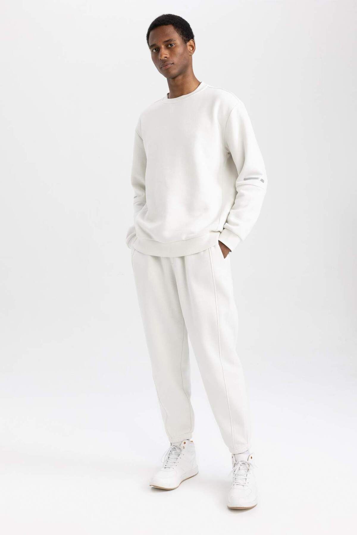 DeFacto-Tepláky DeFactoFit Jogger Standard Fit Pas Šněrování Elastické nohavice Basic Plain s kapsou Y2283AZ23AU 2